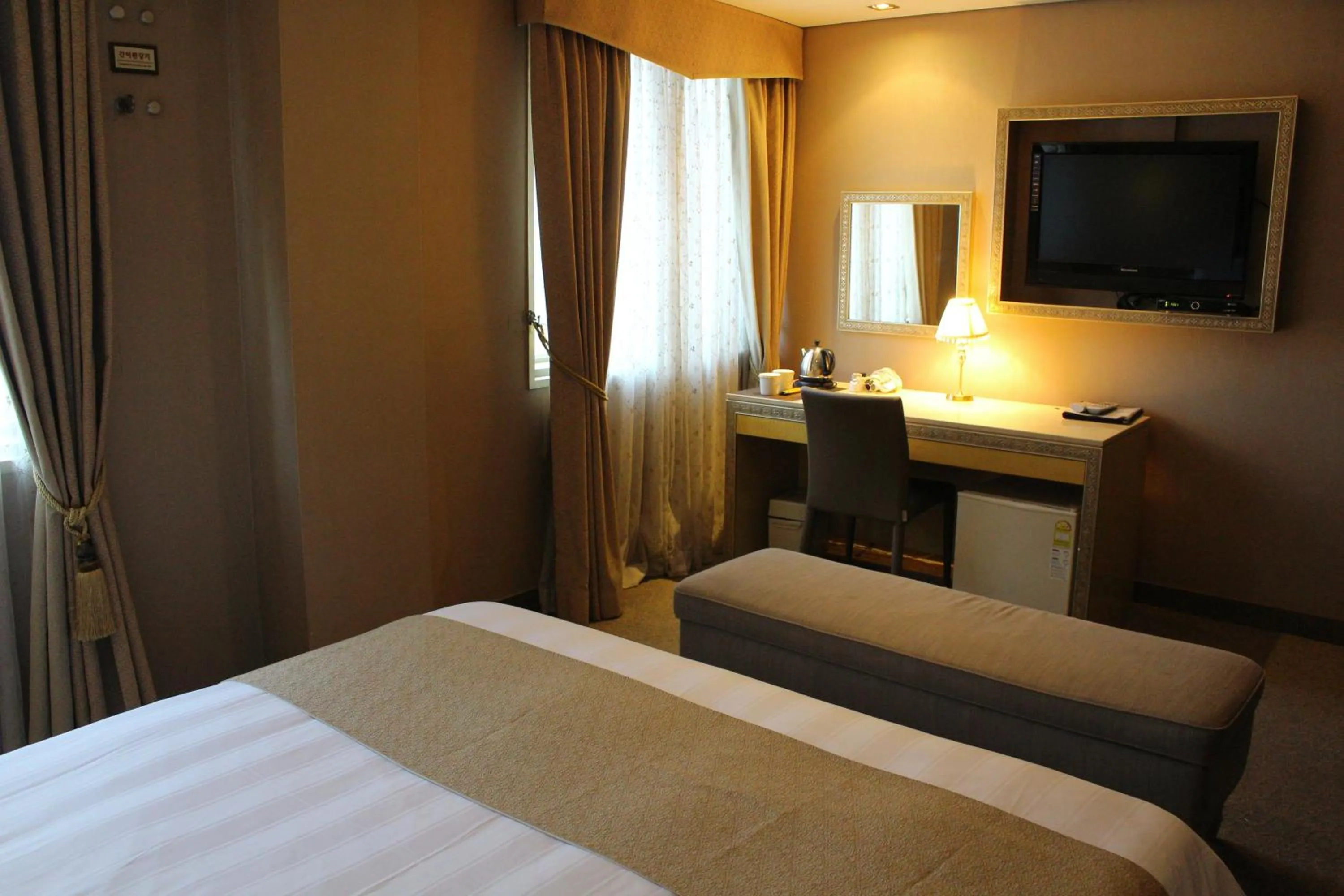 TV and multimedia, Bed in Incheon Airport Hotel Seattle