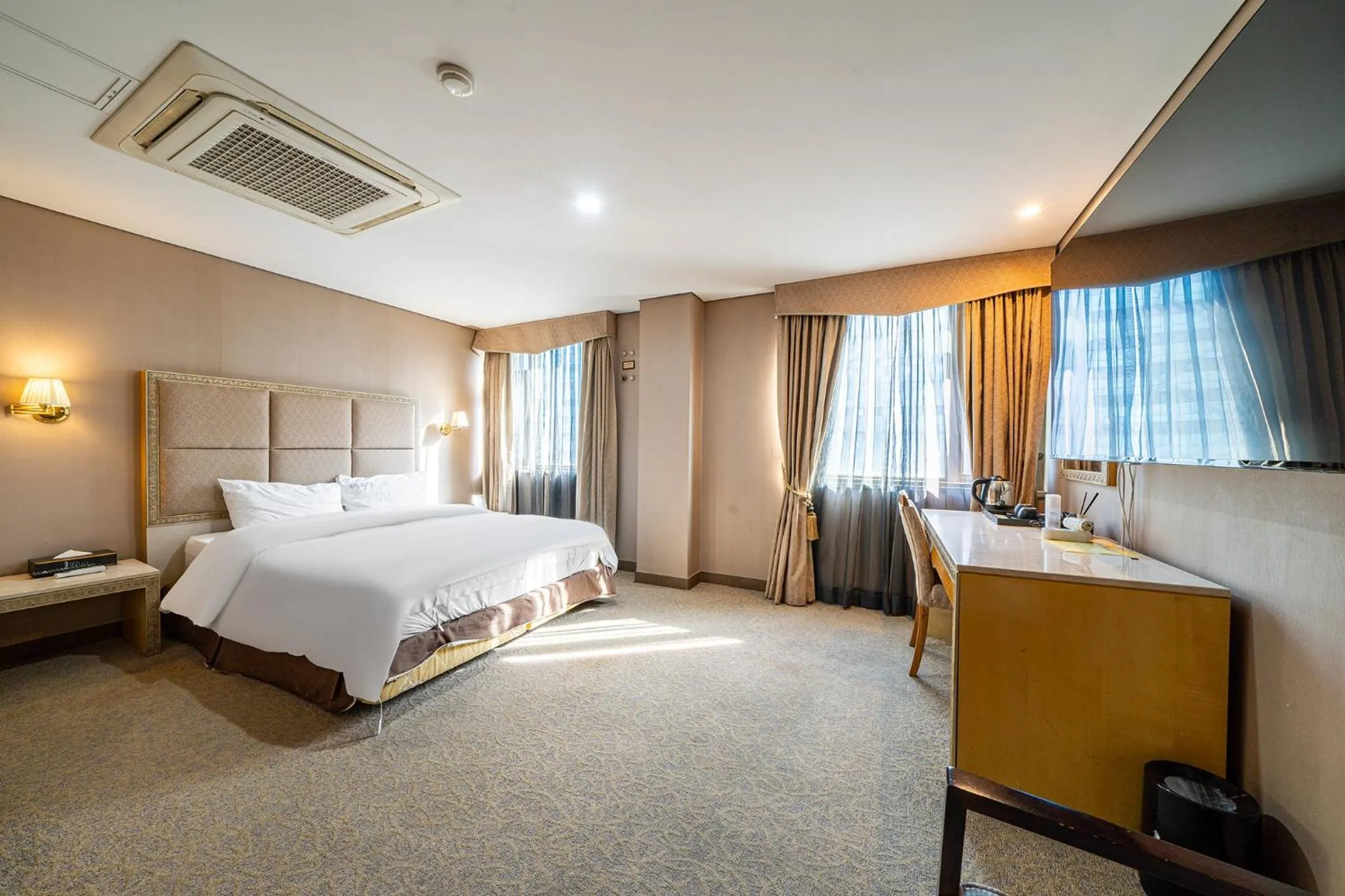 Photo of the whole room, Bed in Incheon Airport Hotel Seattle