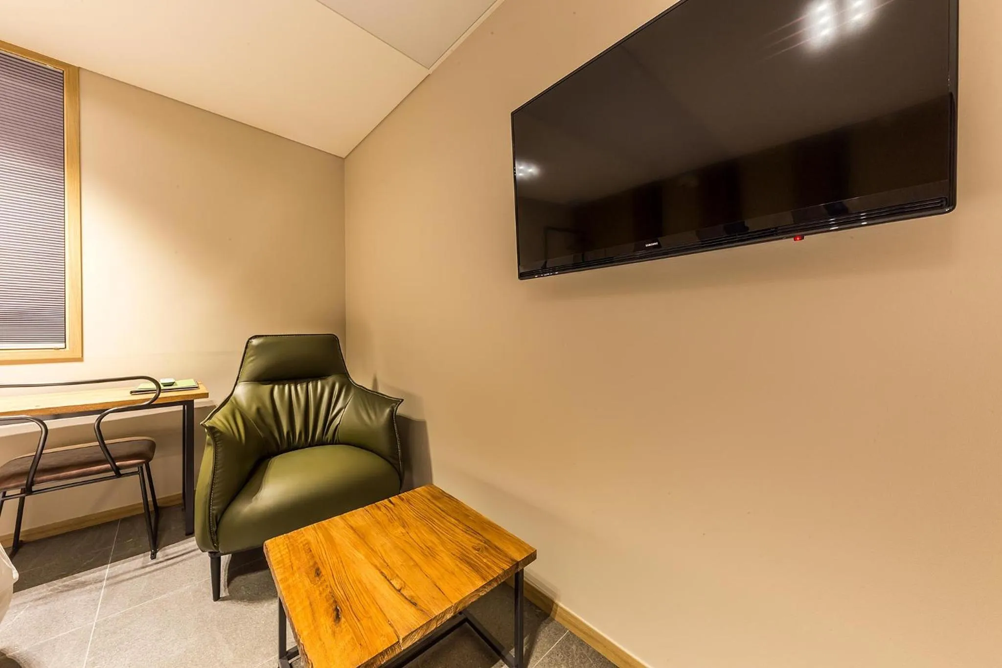 TV and multimedia in Incheon Airport Hotel Seattle