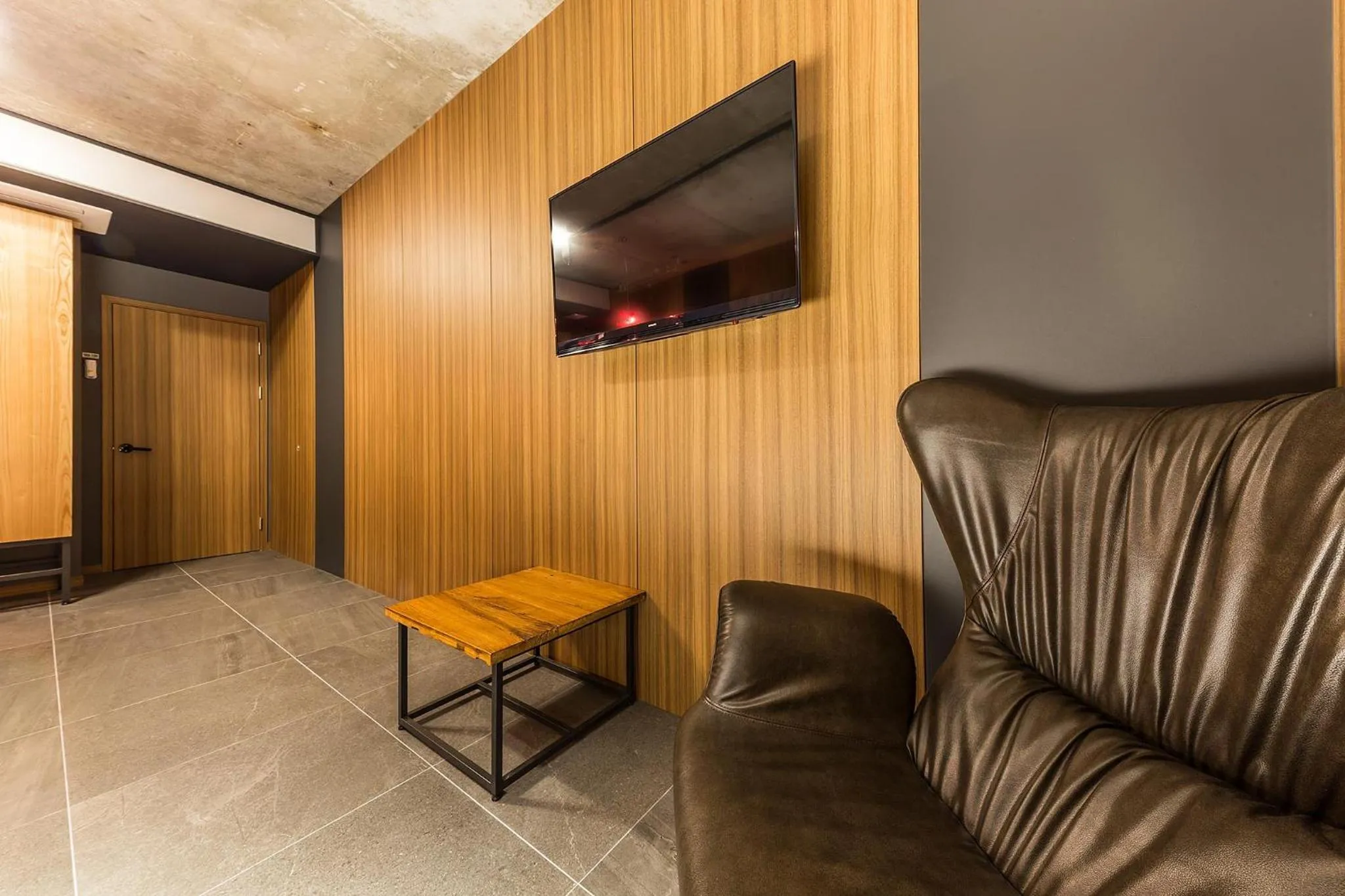 TV and multimedia in Incheon Airport Hotel Seattle