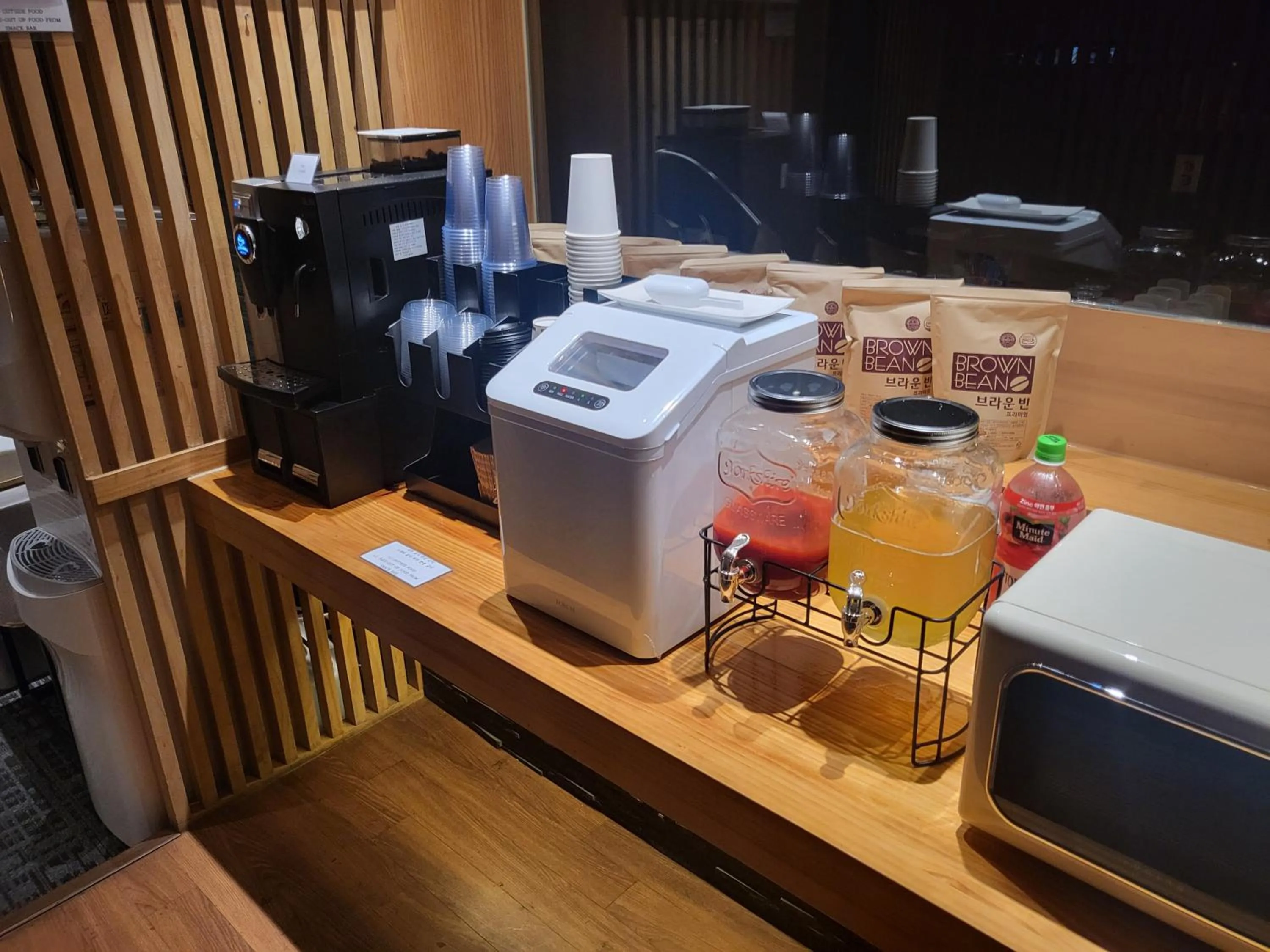 Food and drinks in Incheon Airport Hotel Seattle