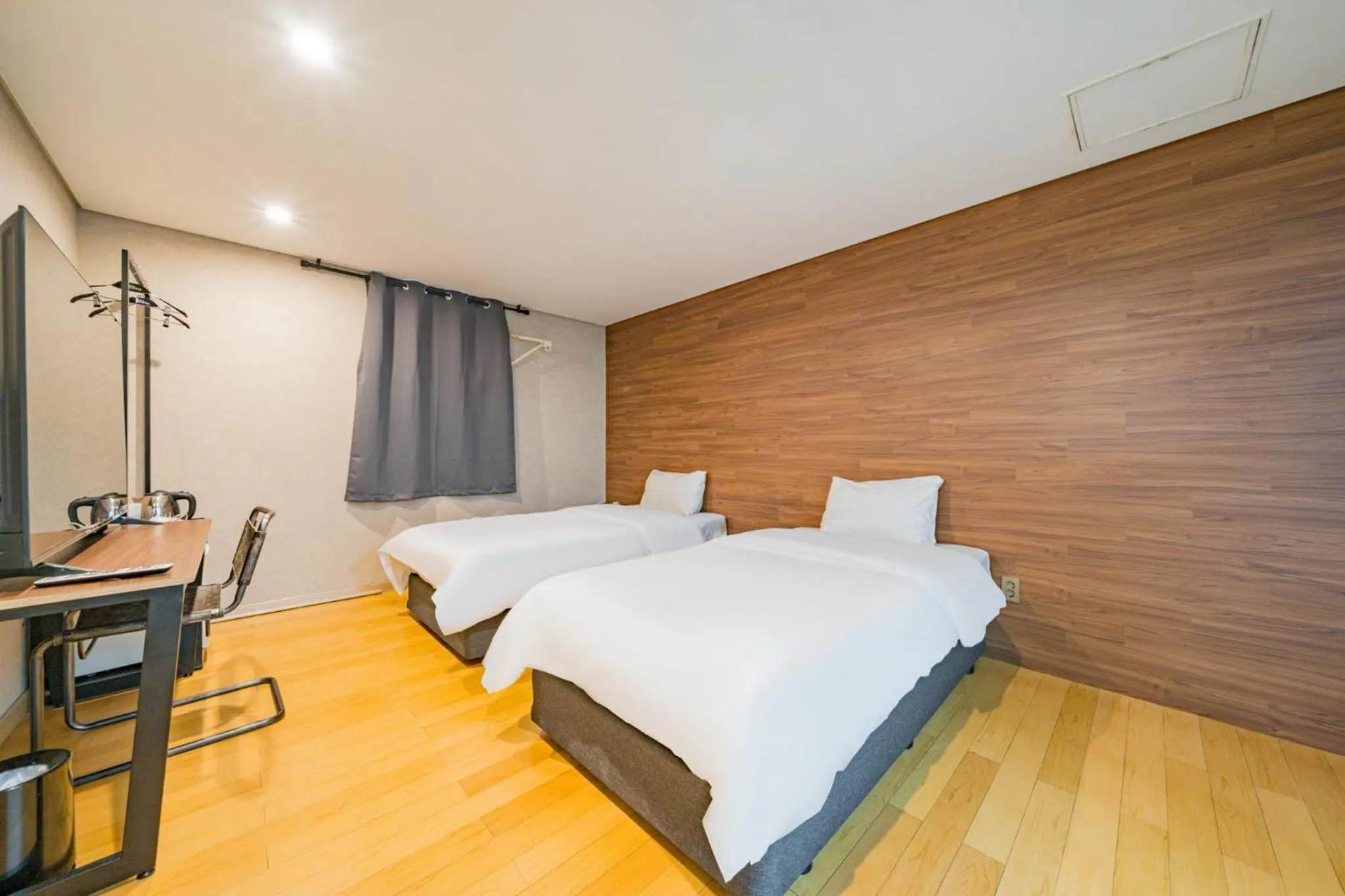 Photo of the whole room, Bed in Incheon Airport Hotel Seattle