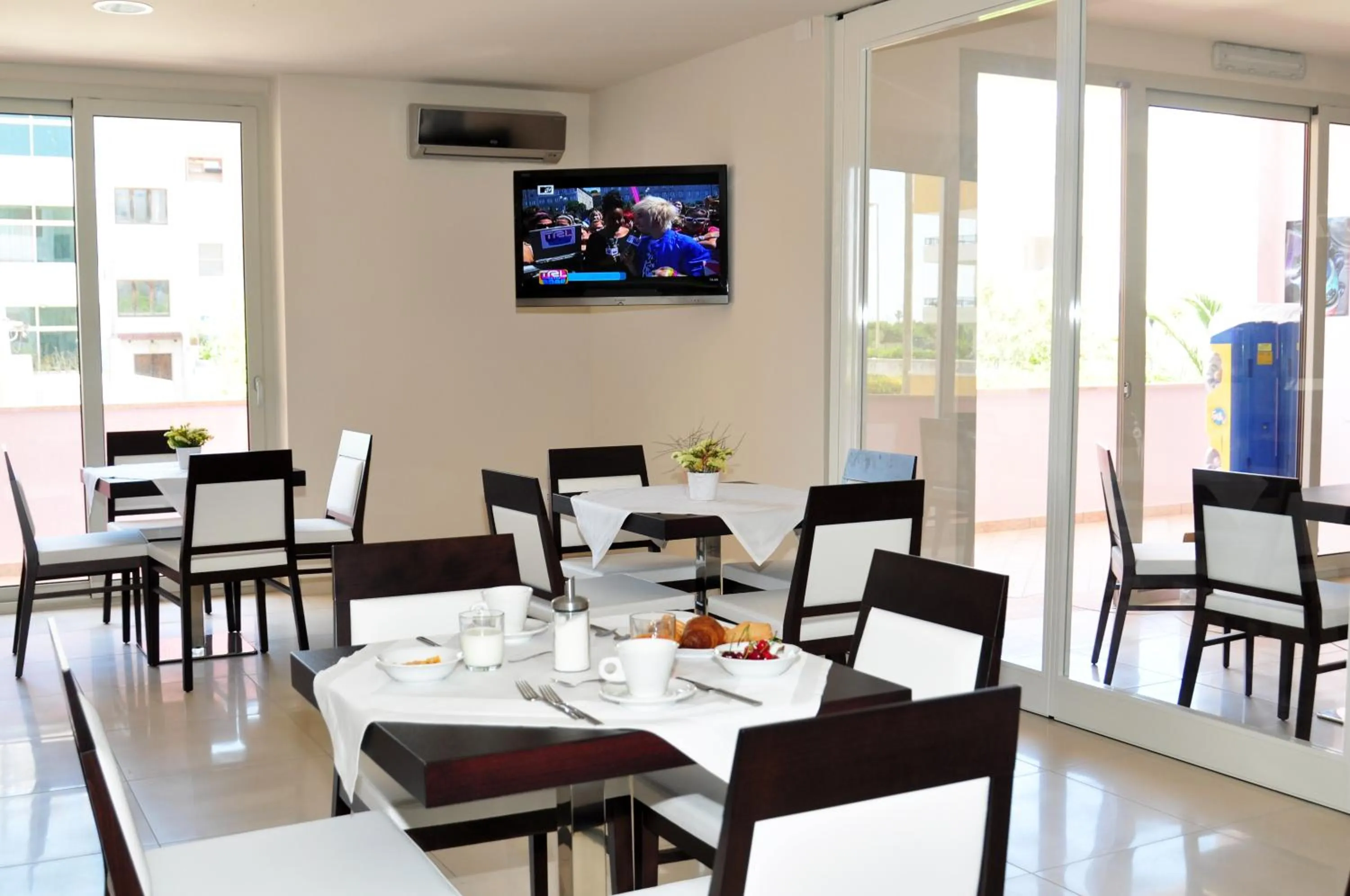 Restaurant/places to eat in Hotel La Punta