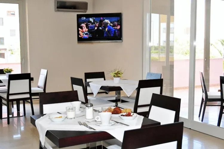 Restaurant/places to eat in Hotel La Punta