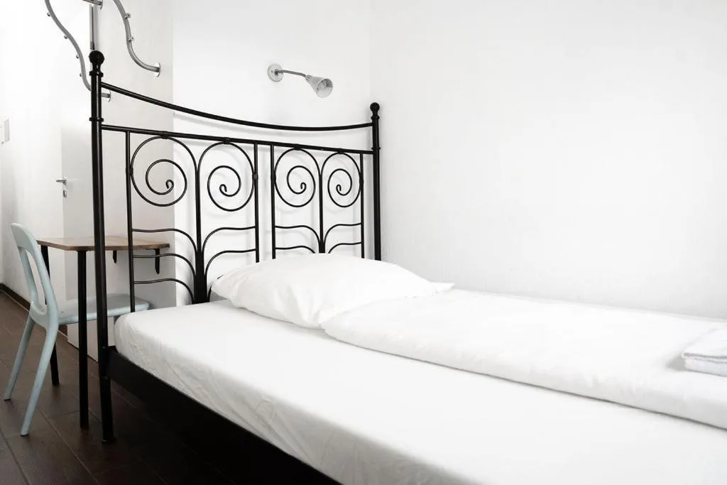 Bed in Station - Hostel for Backpackers