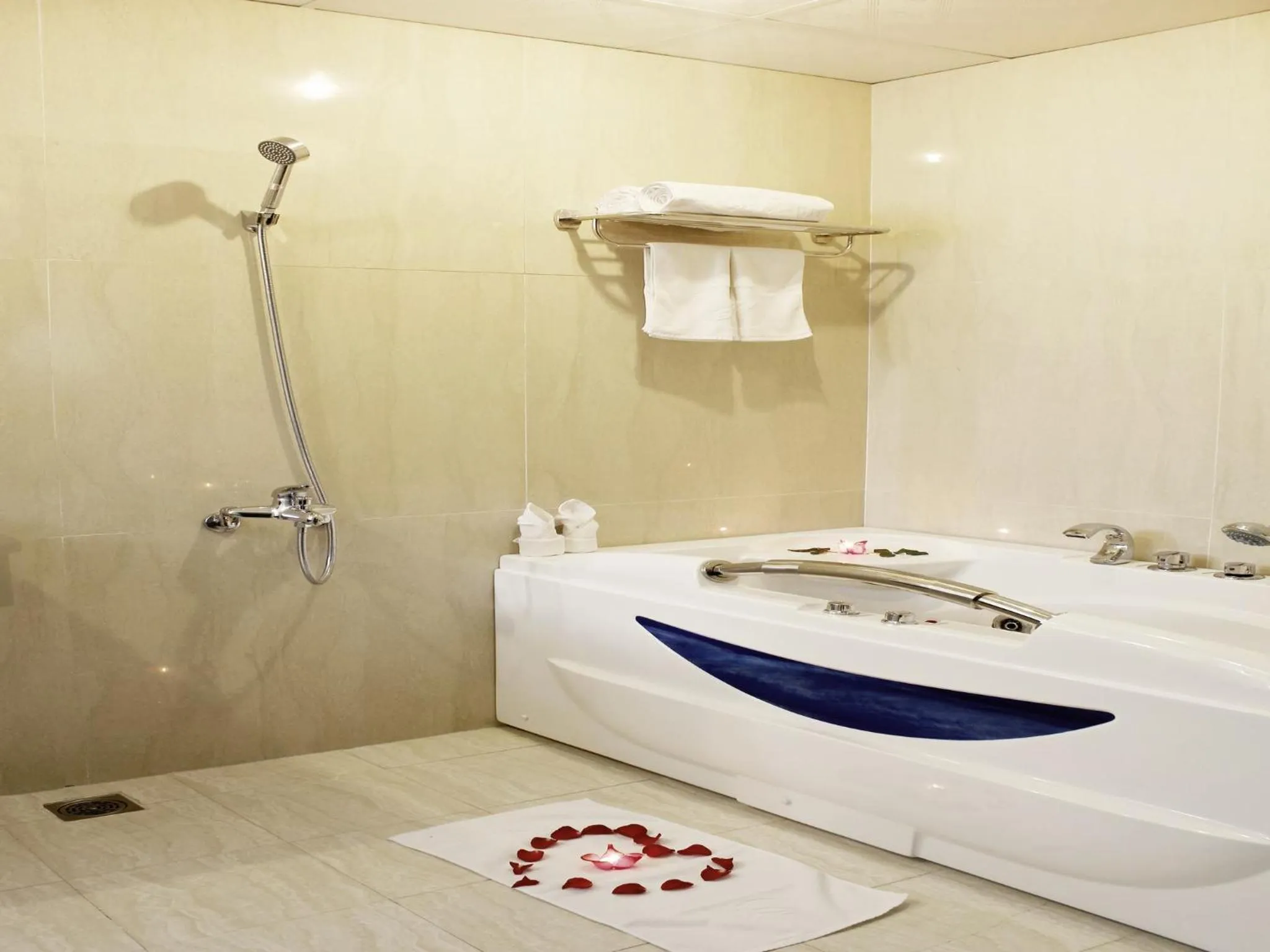 Shower in Cosiana Hue Hotel