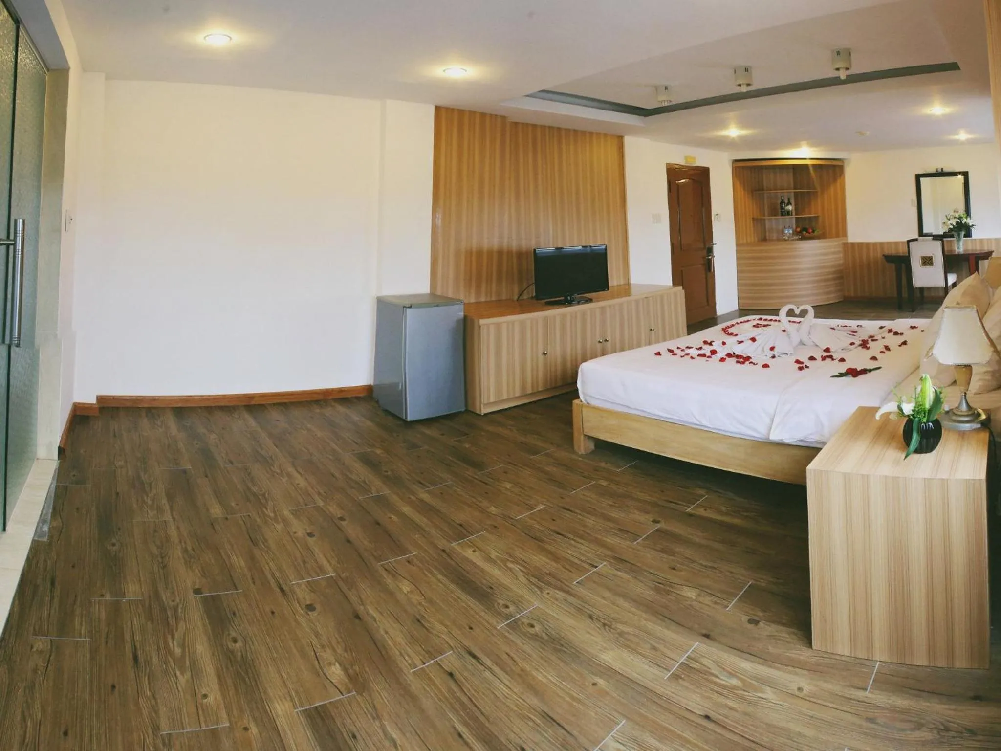 Bed in Cosiana Hue Hotel