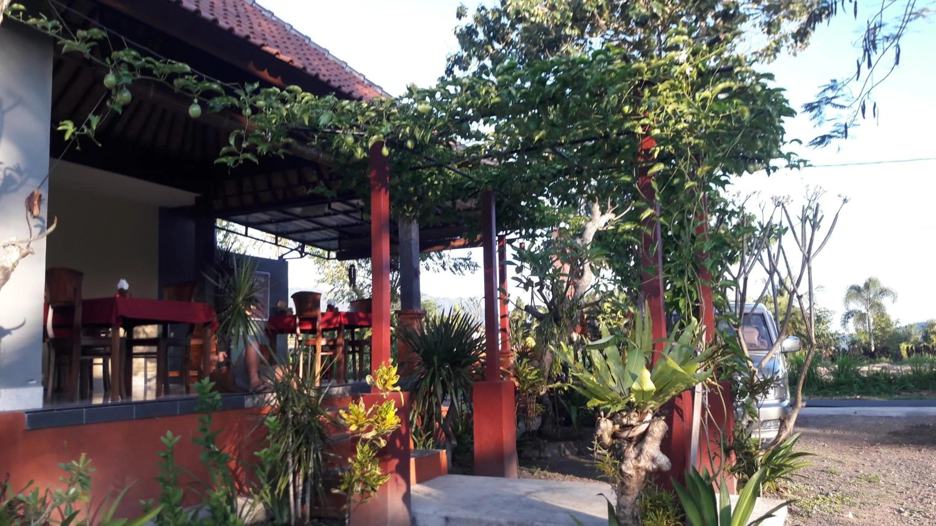 Restaurant/places to eat in Maha Neka Villa