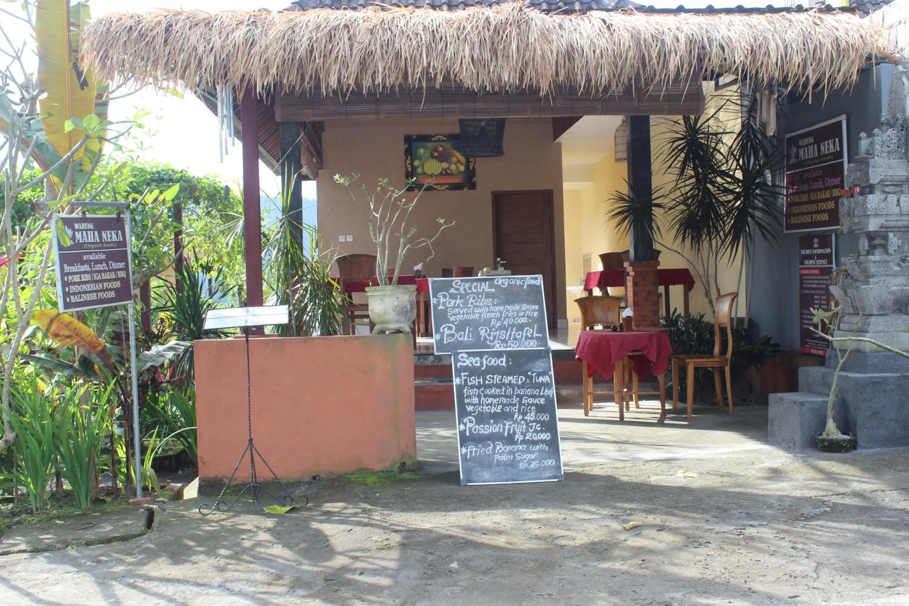 Restaurant/places to eat in Maha Neka Villa