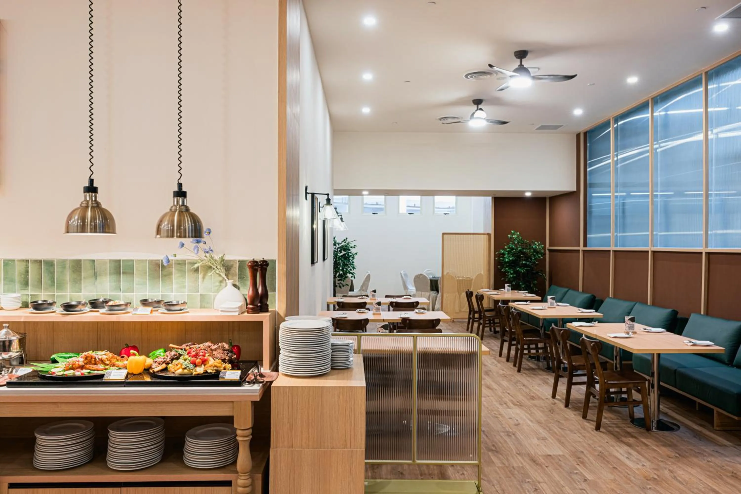 Restaurant/places to eat in Furama RiverFront