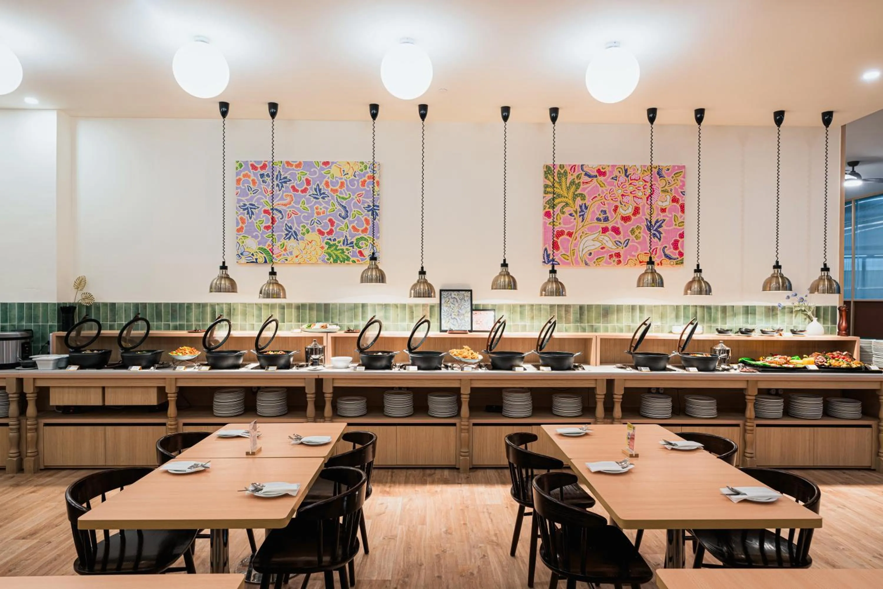 Restaurant/places to eat in Furama RiverFront