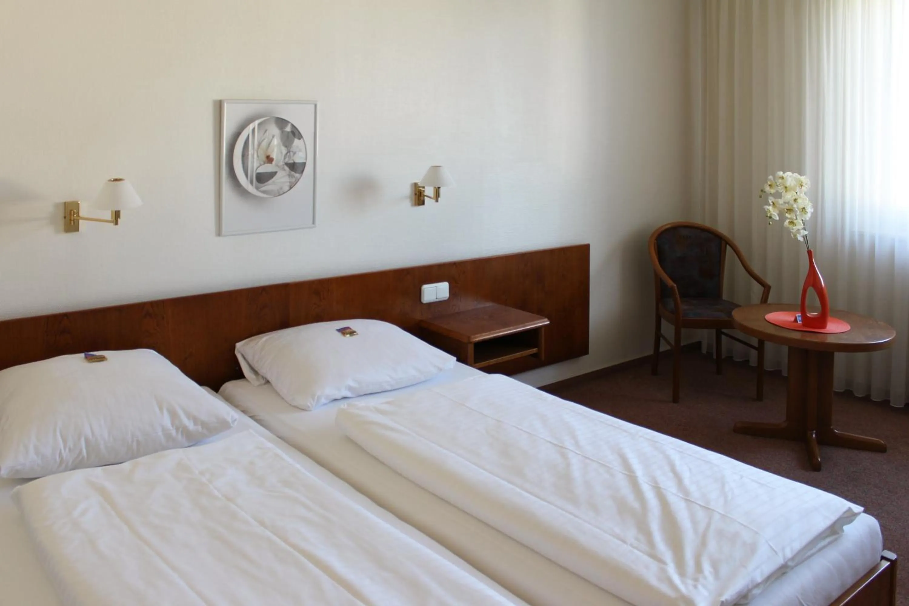 Photo of the whole room, Bed in Hotel Post