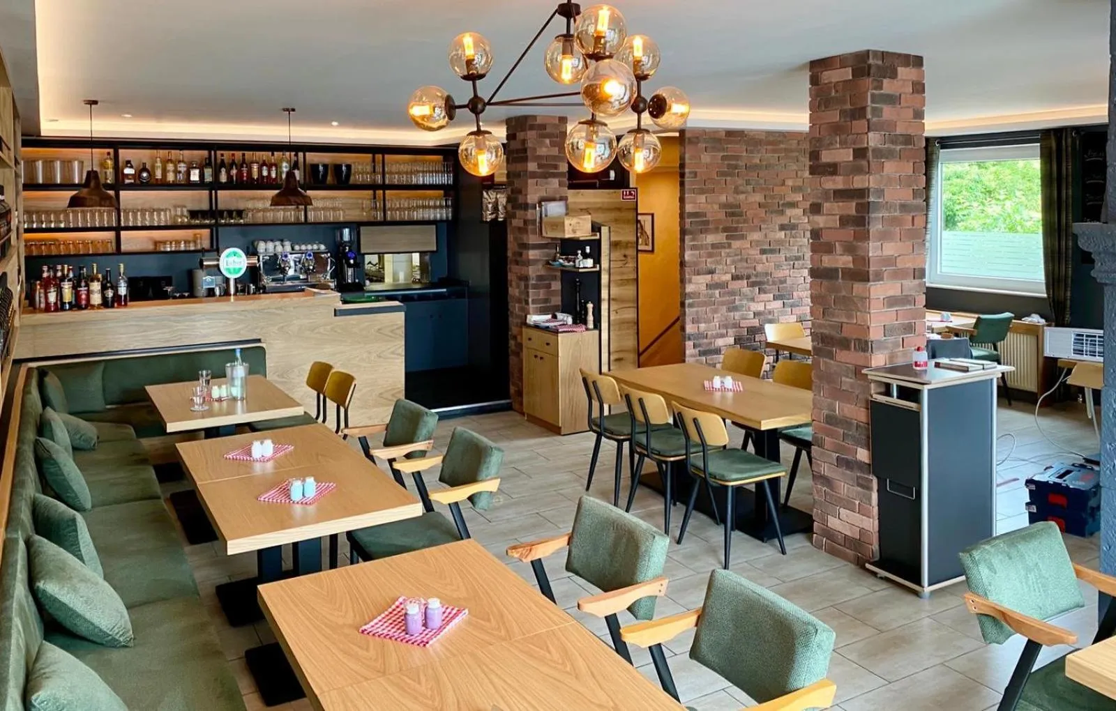 Restaurant/places to eat in Hotel Post