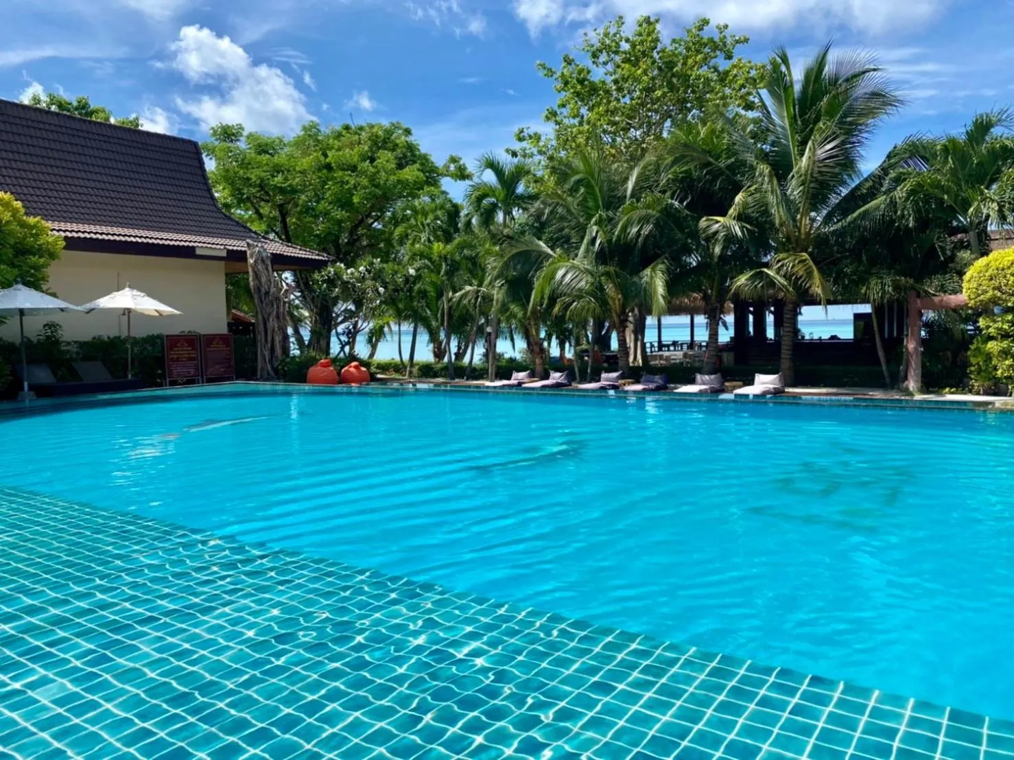 Swimming pool in Phi Phi Villa Resort