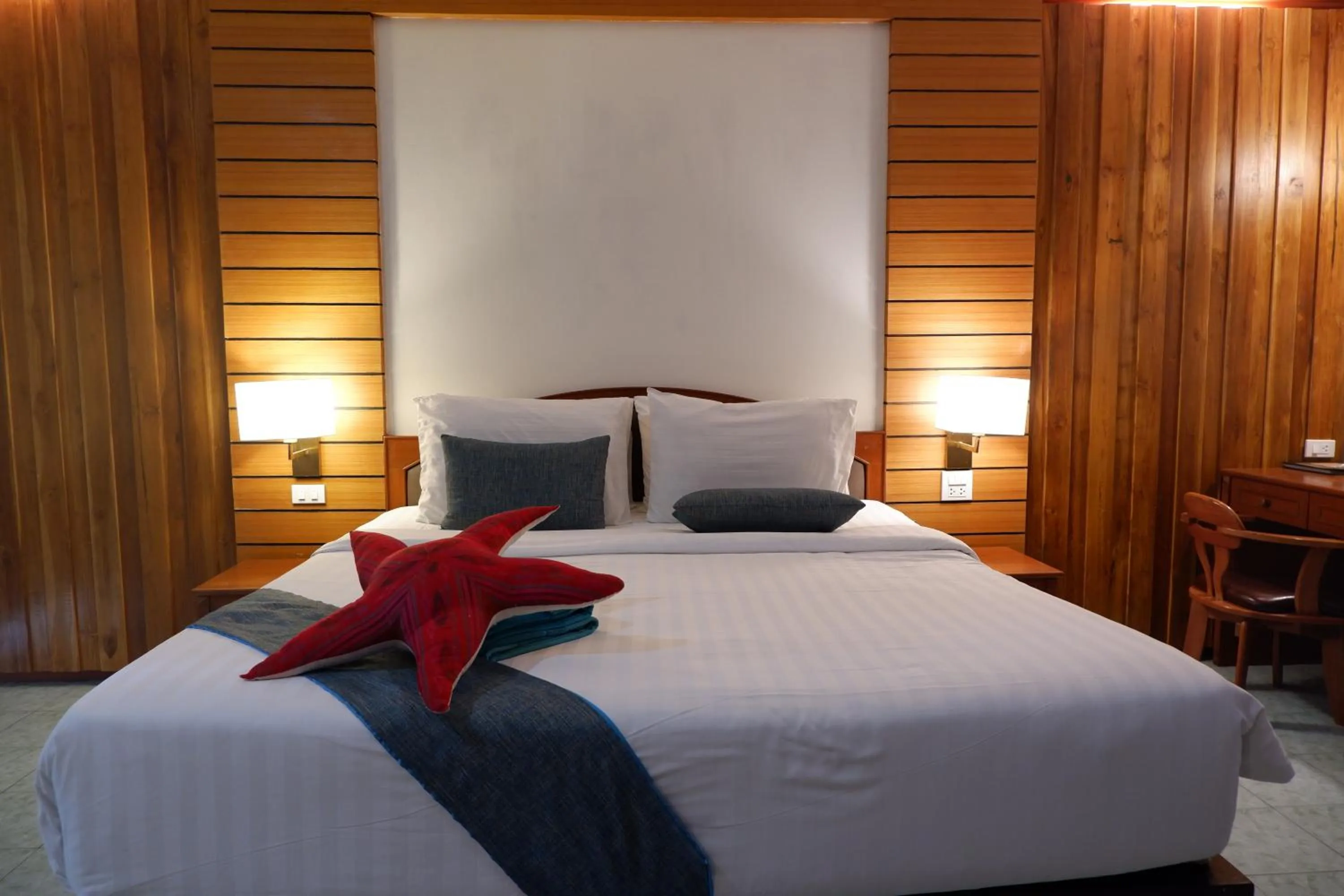 Bed in Phi Phi Villa Resort