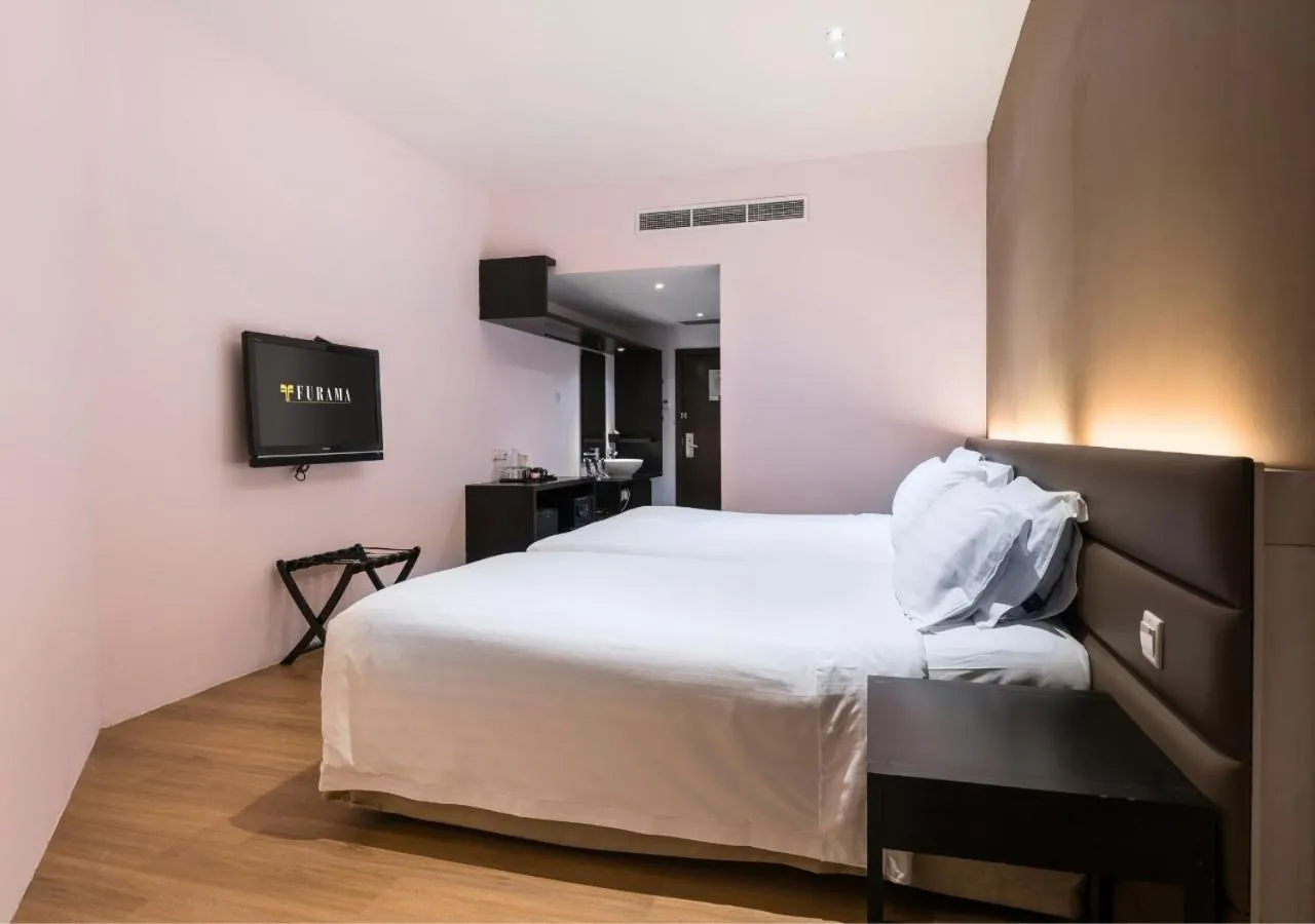 Bed in Furama City Centre