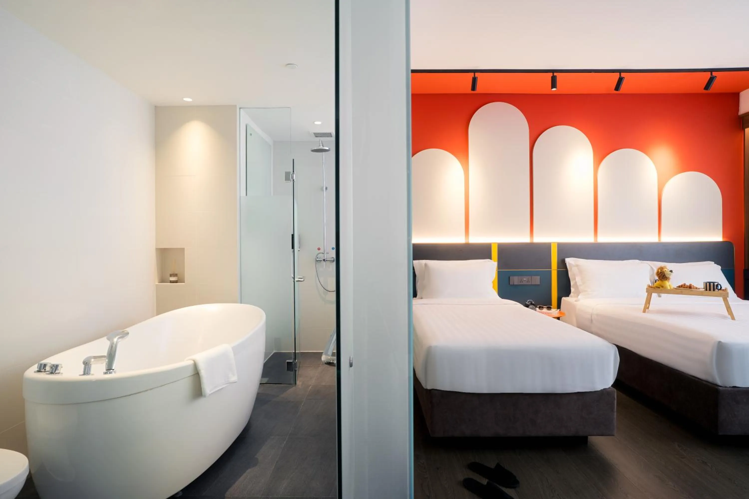 Bath, Bed in Furama City Centre