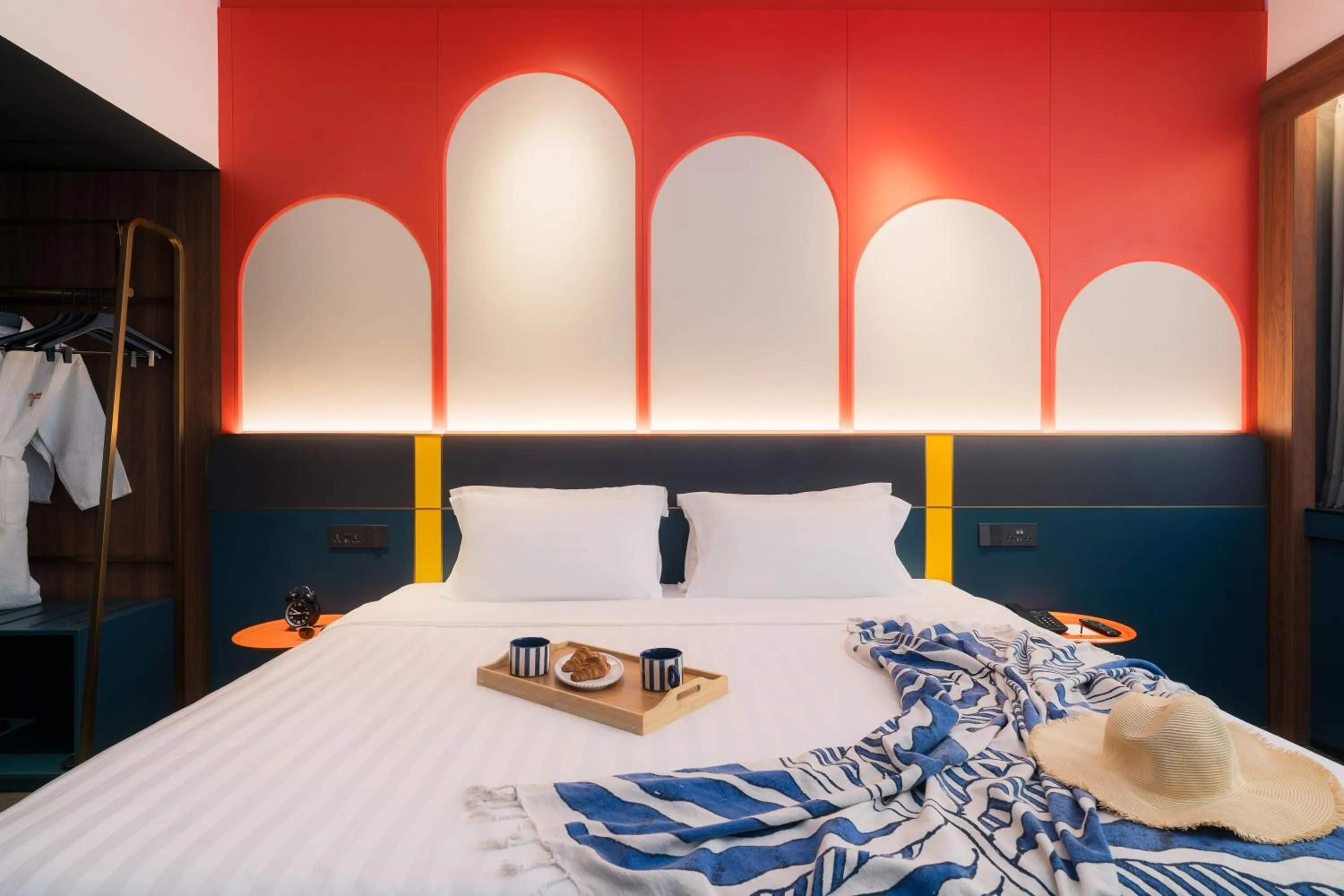 Bed in Furama City Centre