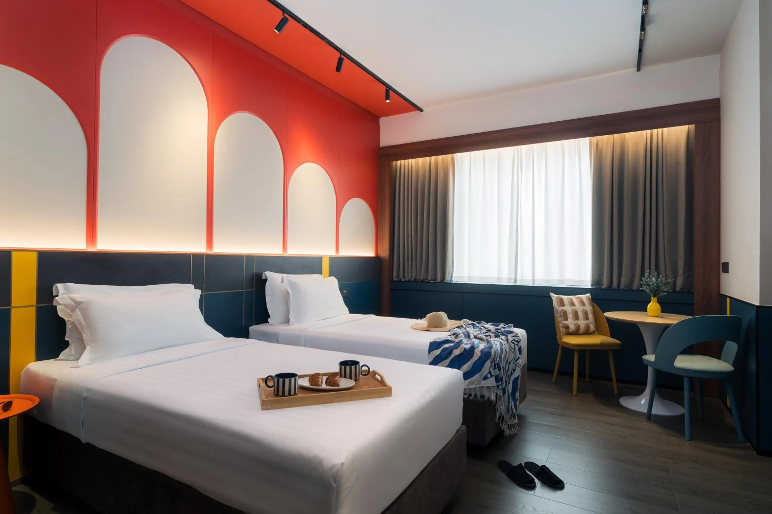 Bed in Furama City Centre