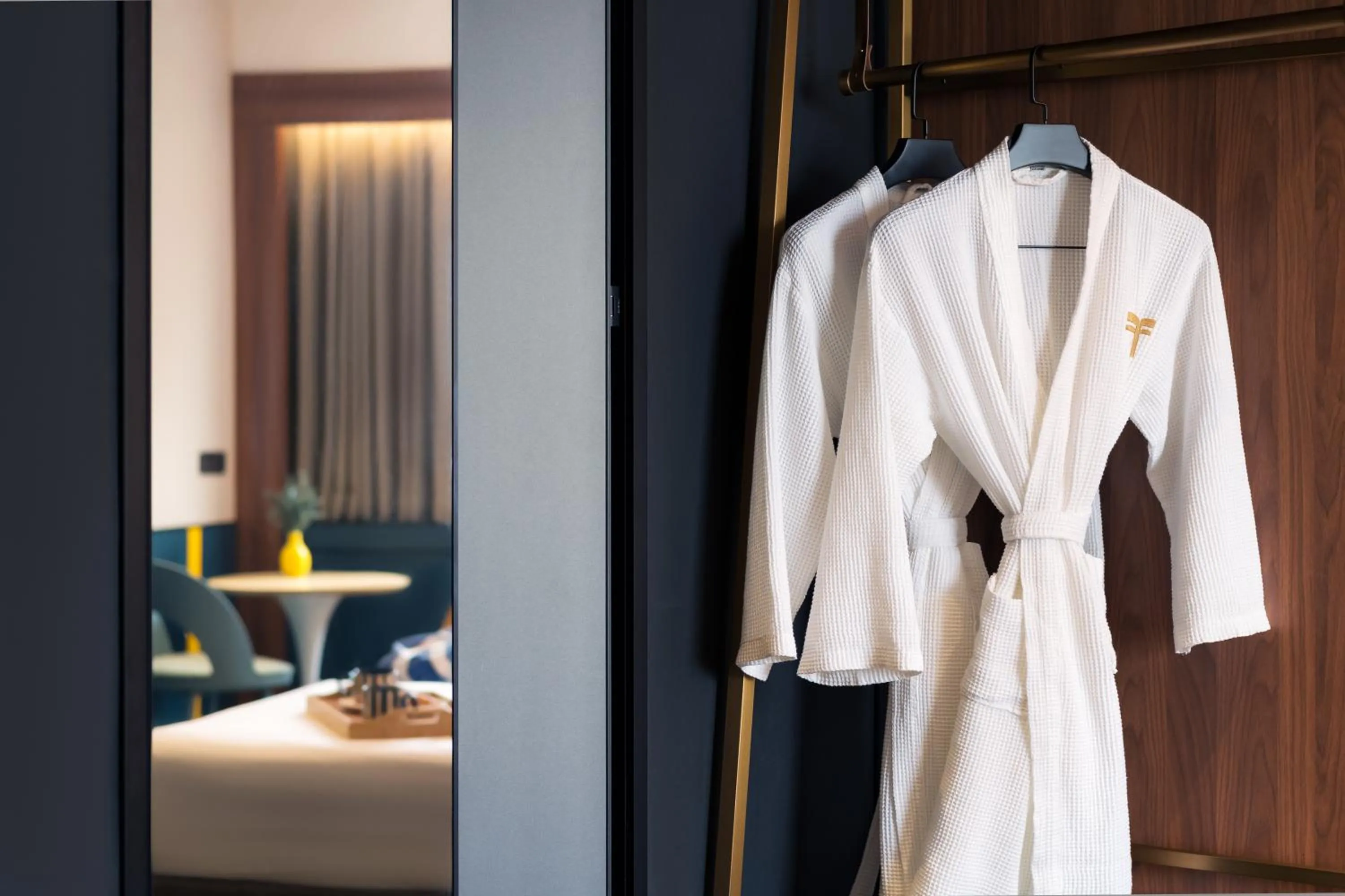 Bedroom, Bed in Furama City Centre