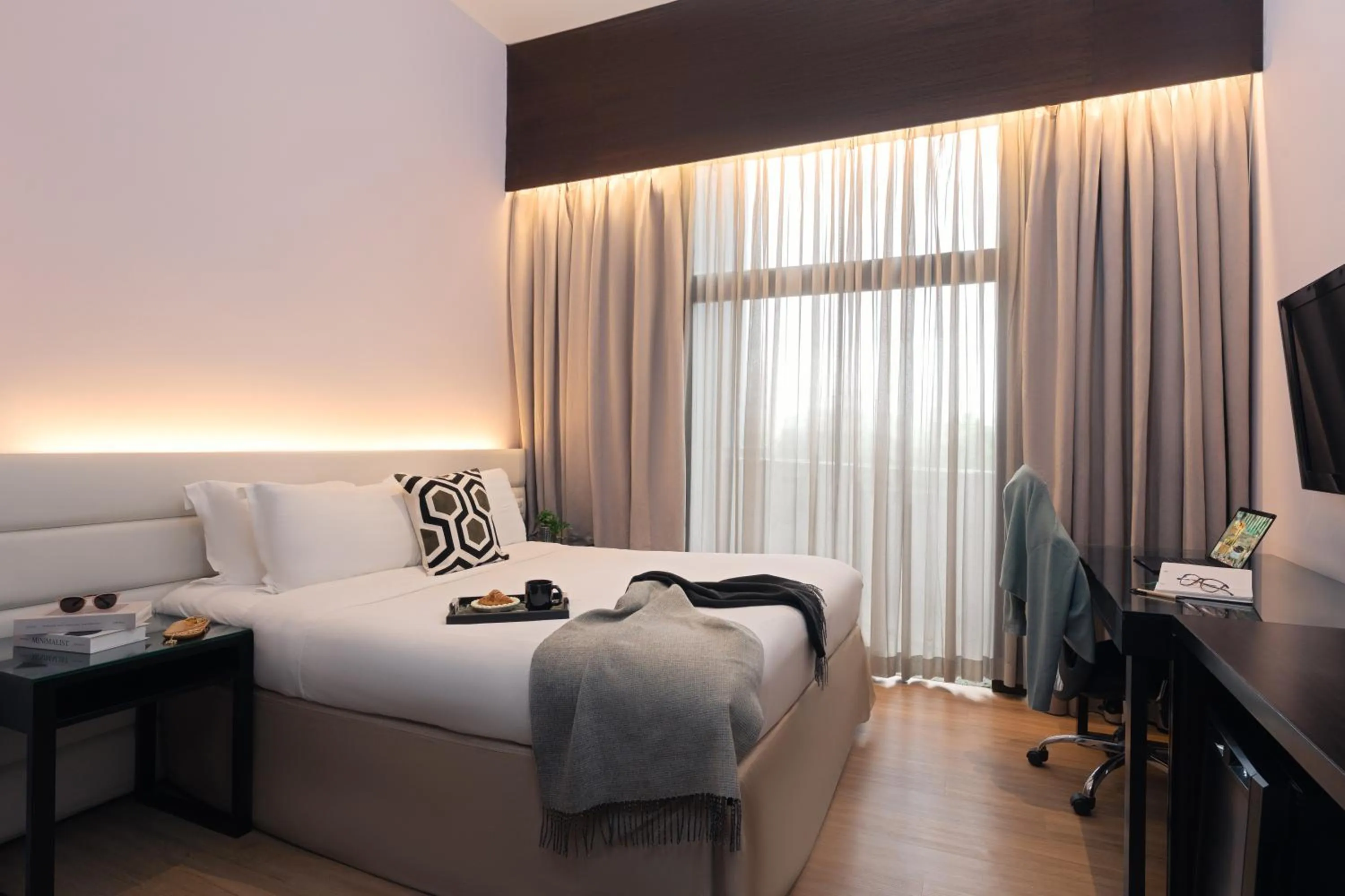 Bed in Furama City Centre