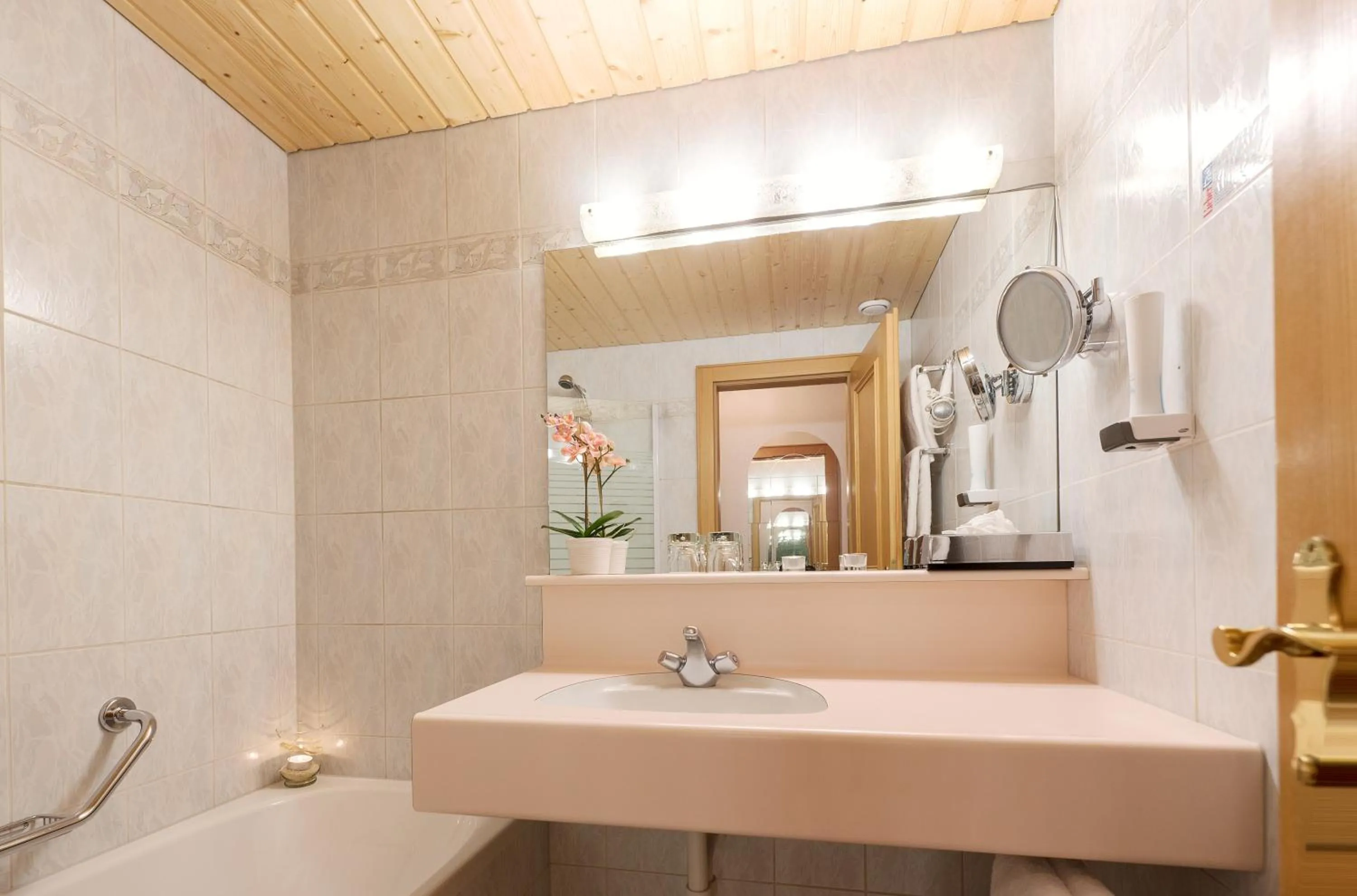 Photo of the whole room in Hotel Bergkristall