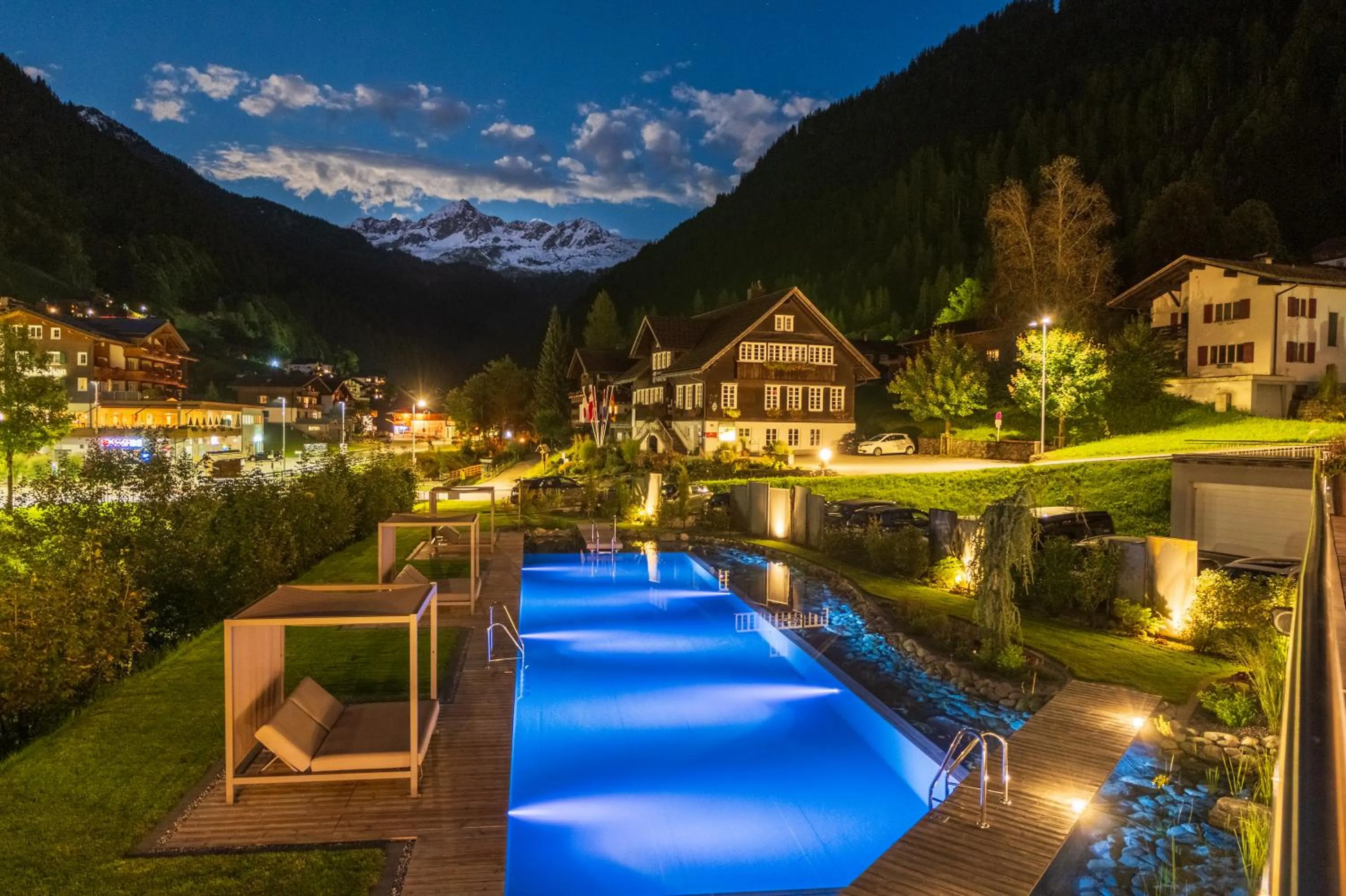 Swimming pool in Hotel Bergkristall