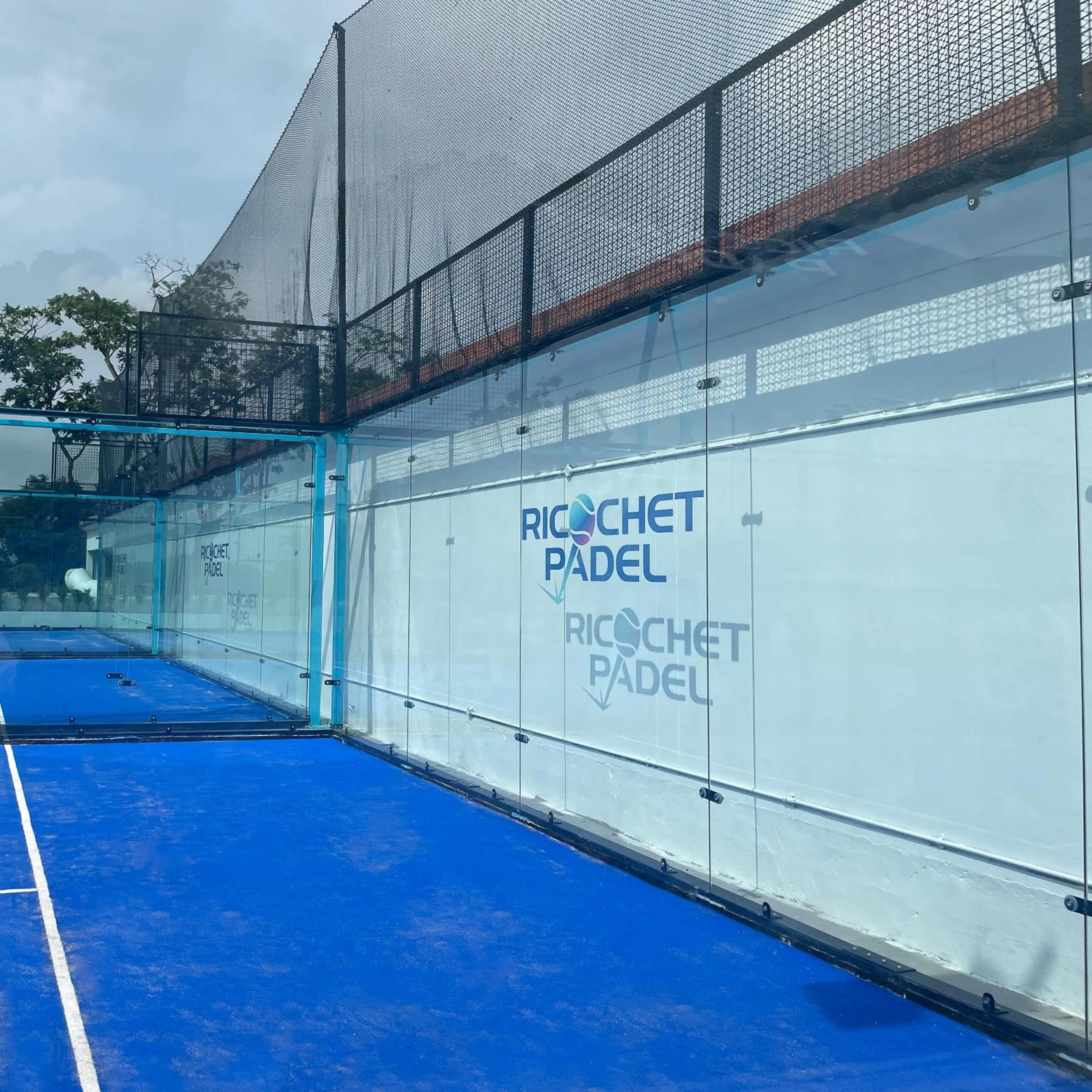 Tennis court in Amara Sanctuary Sentosa