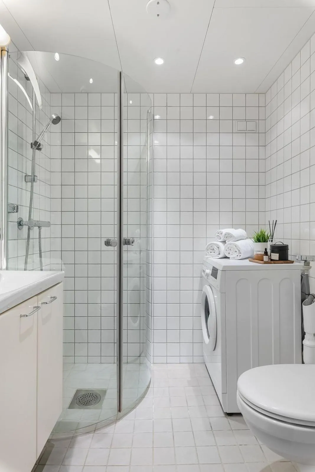 Bathroom in BJØRVIKA APARTMENTS, Teaterplassen, Oslo city center