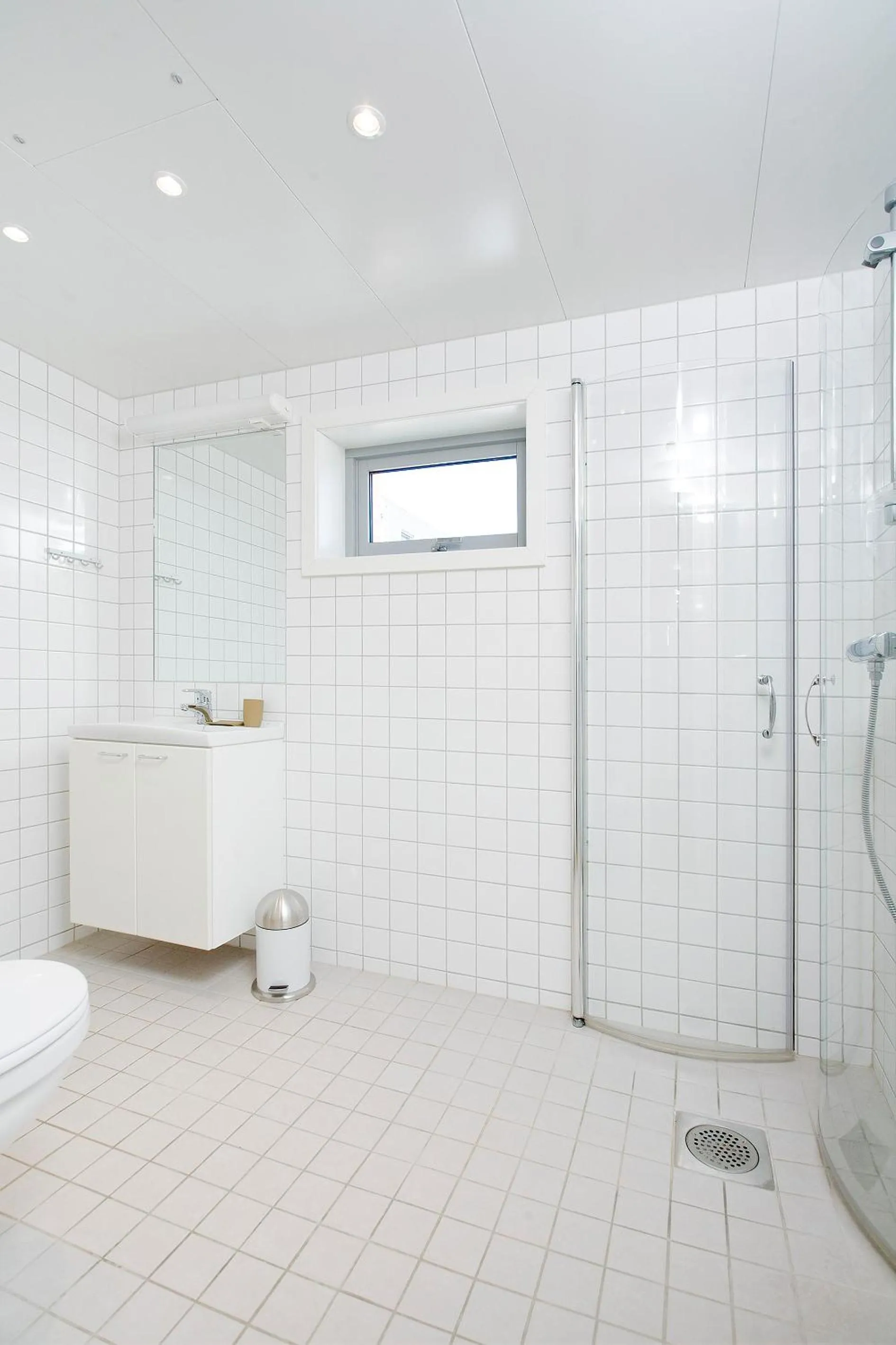 Bathroom in BJØRVIKA APARTMENTS, Teaterplassen, Oslo city center