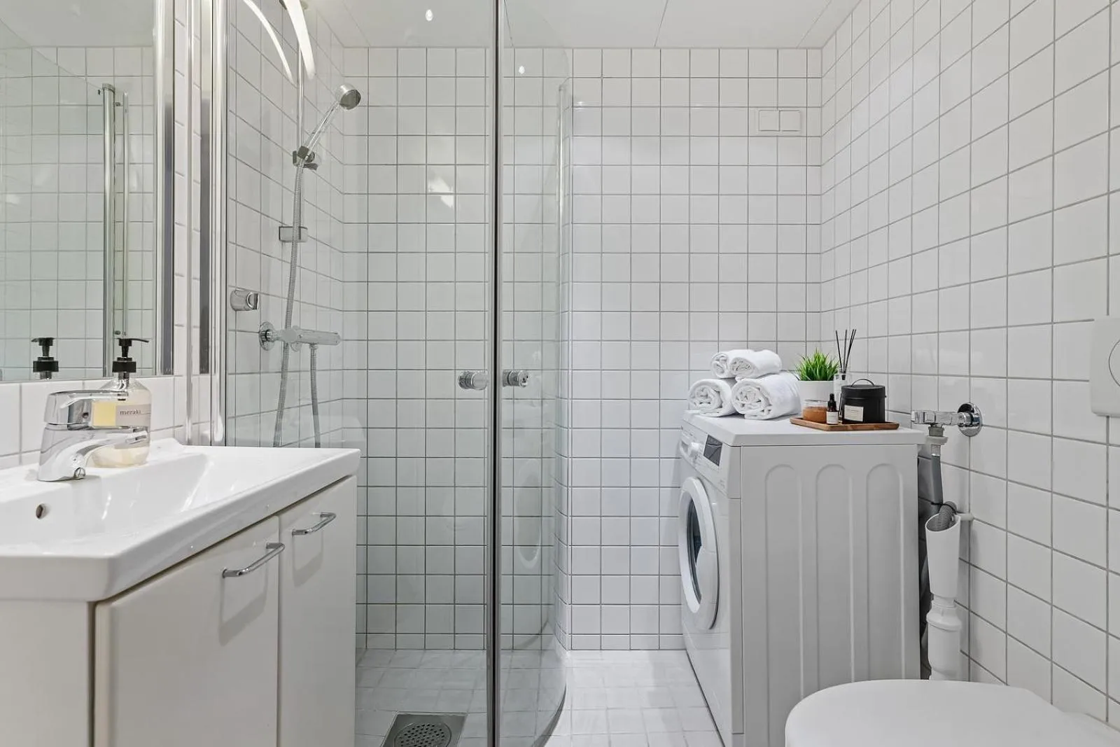 Bathroom in BJØRVIKA APARTMENTS, Teaterplassen, Oslo city center