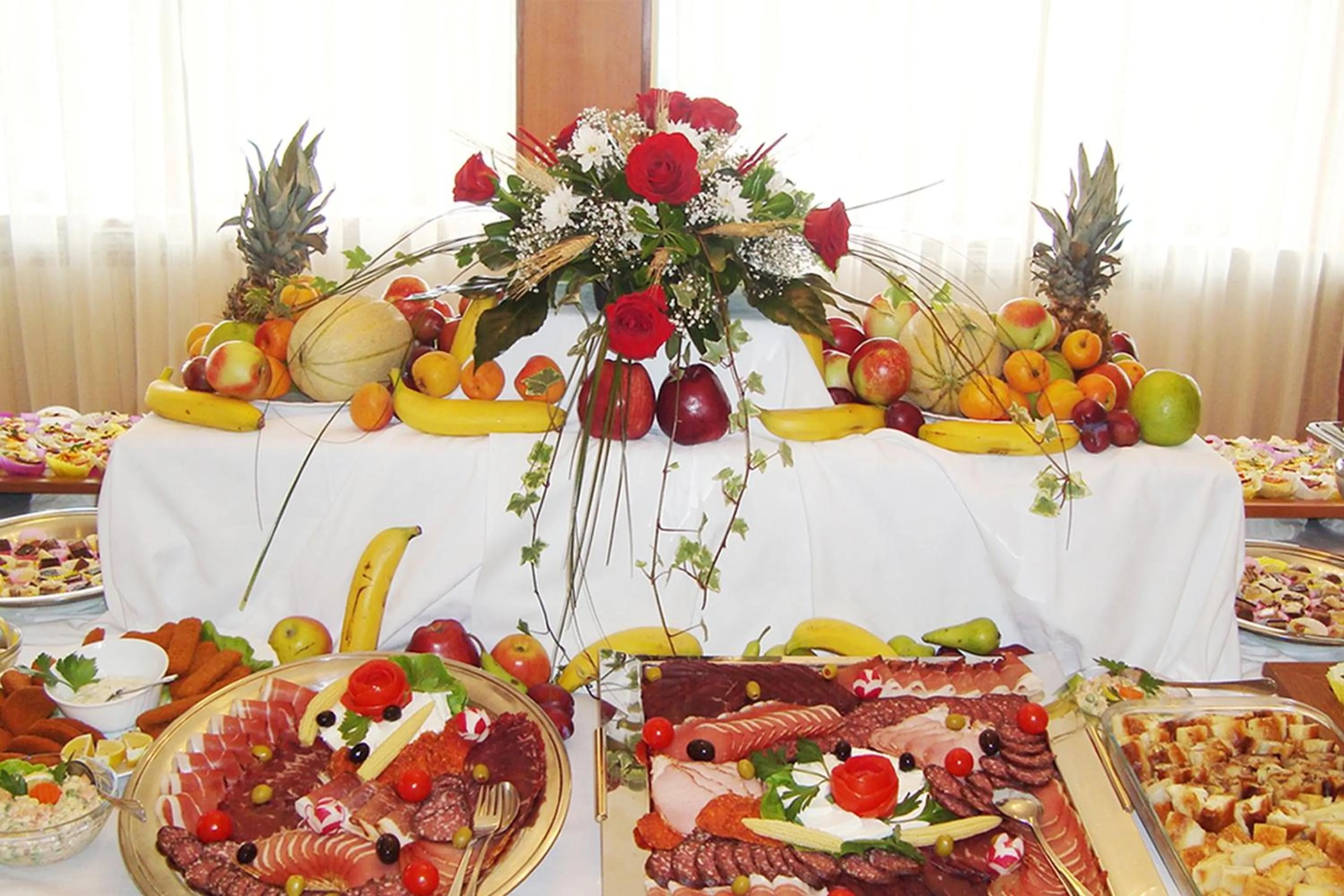 Restaurant/places to eat in Hotel Damis