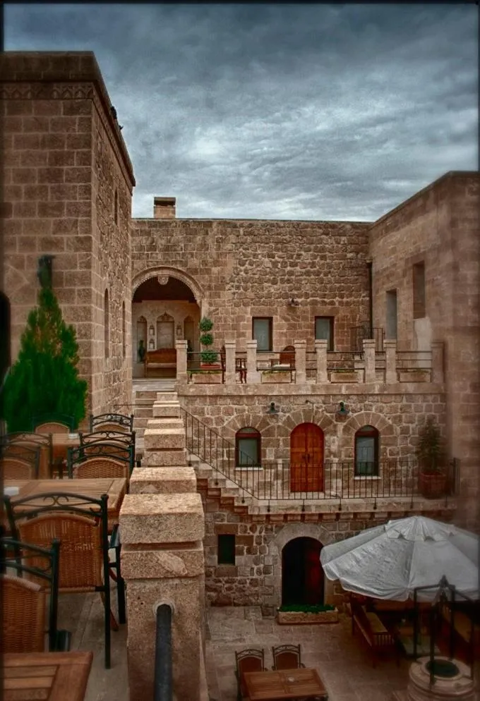 Inner courtyard view in Kasr-i Nehroz Hotel
