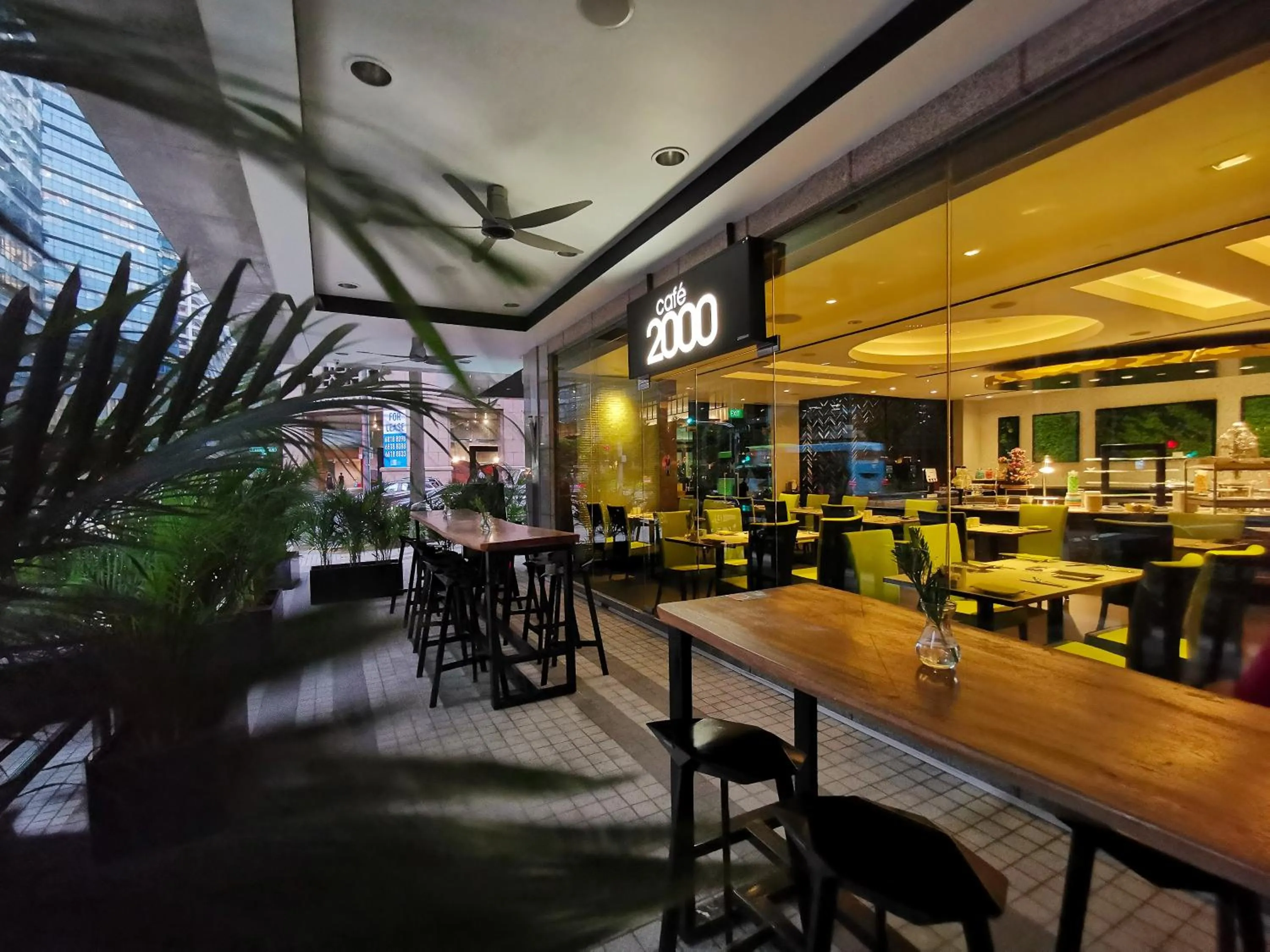 Restaurant/places to eat in M Hotel Singapore City Centre