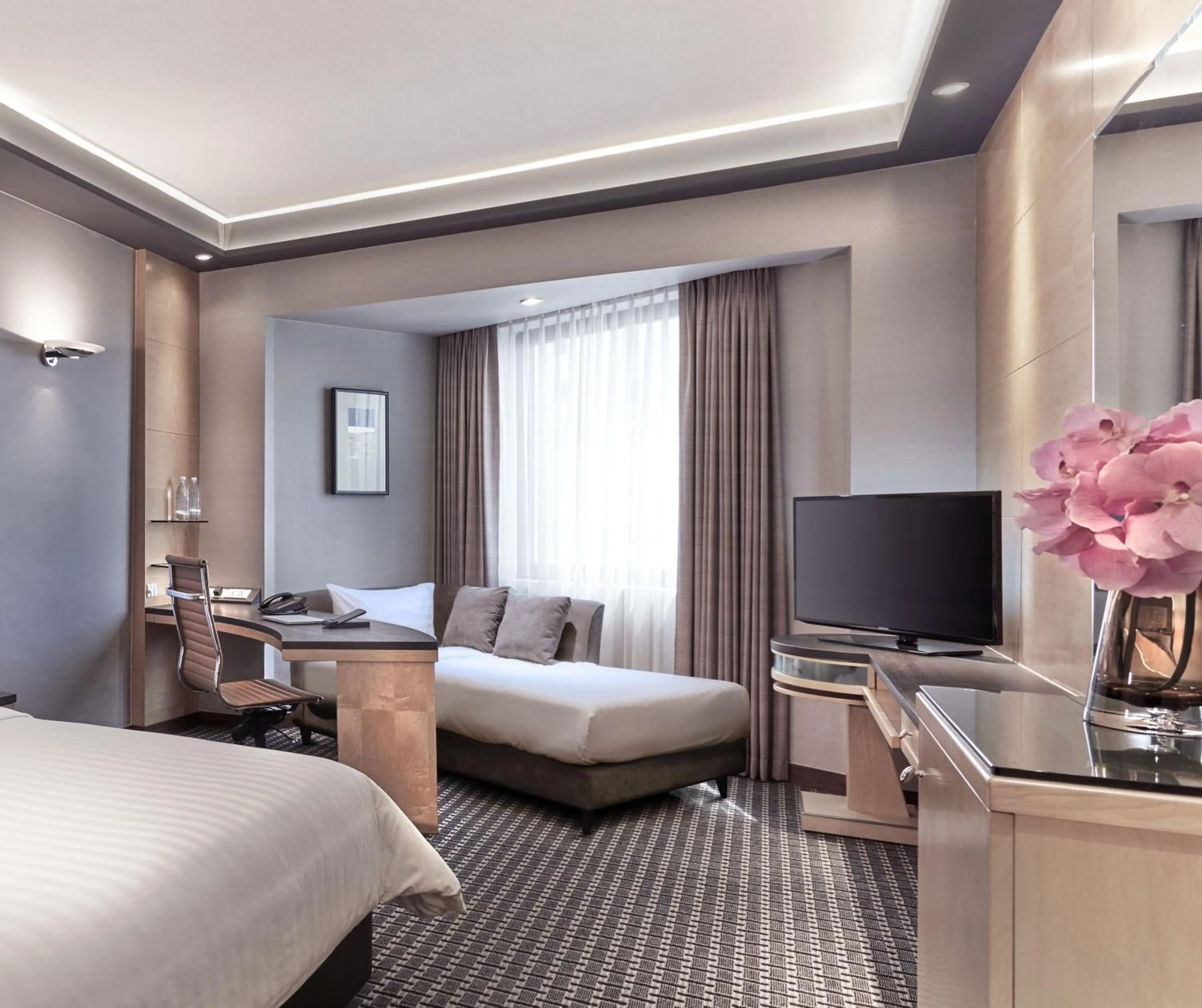 Photo of the whole room, Bed in M Hotel Singapore City Centre