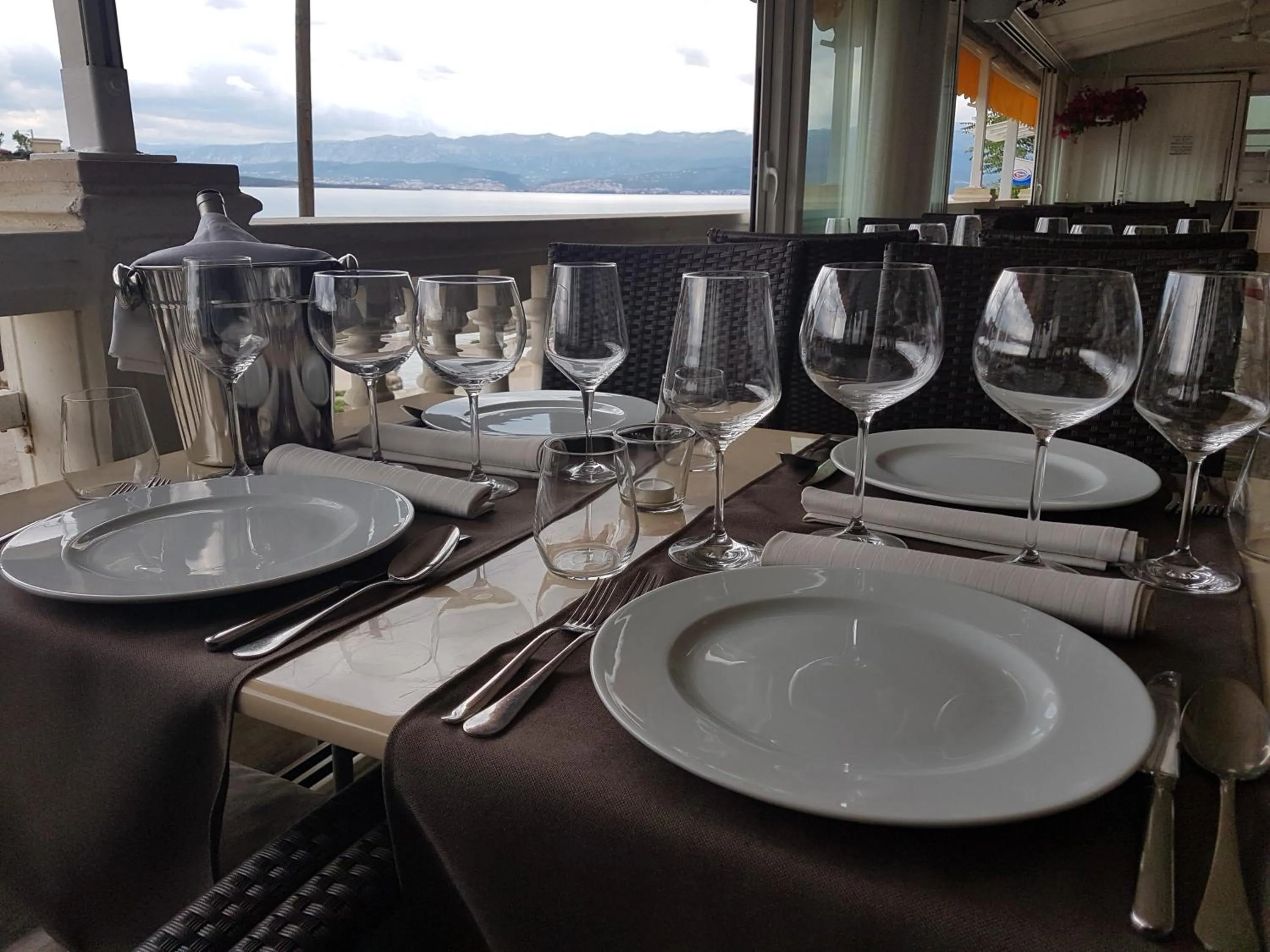 Restaurant/places to eat in Hotel Argentum