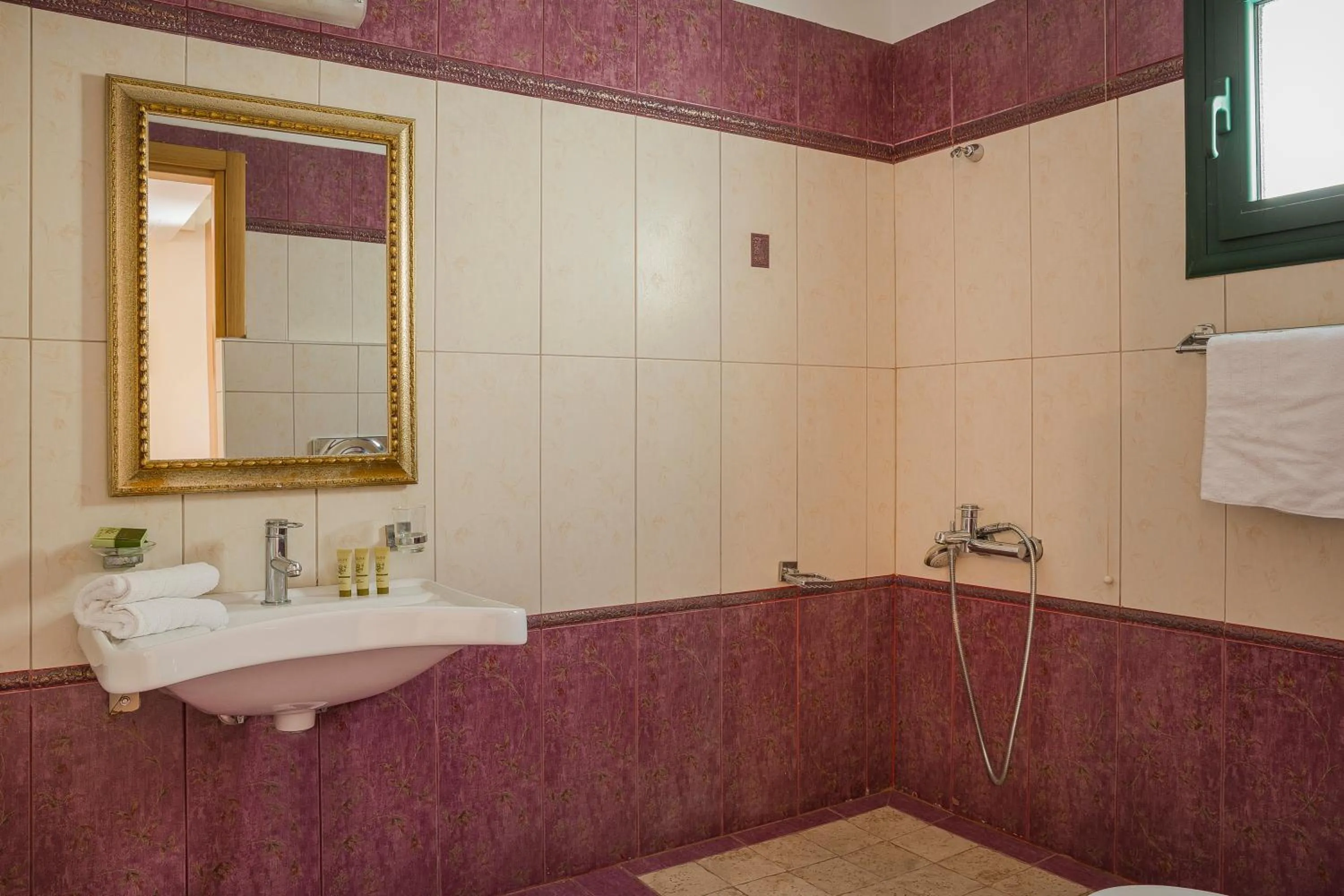 Shower in Kefalonia Bay Palace