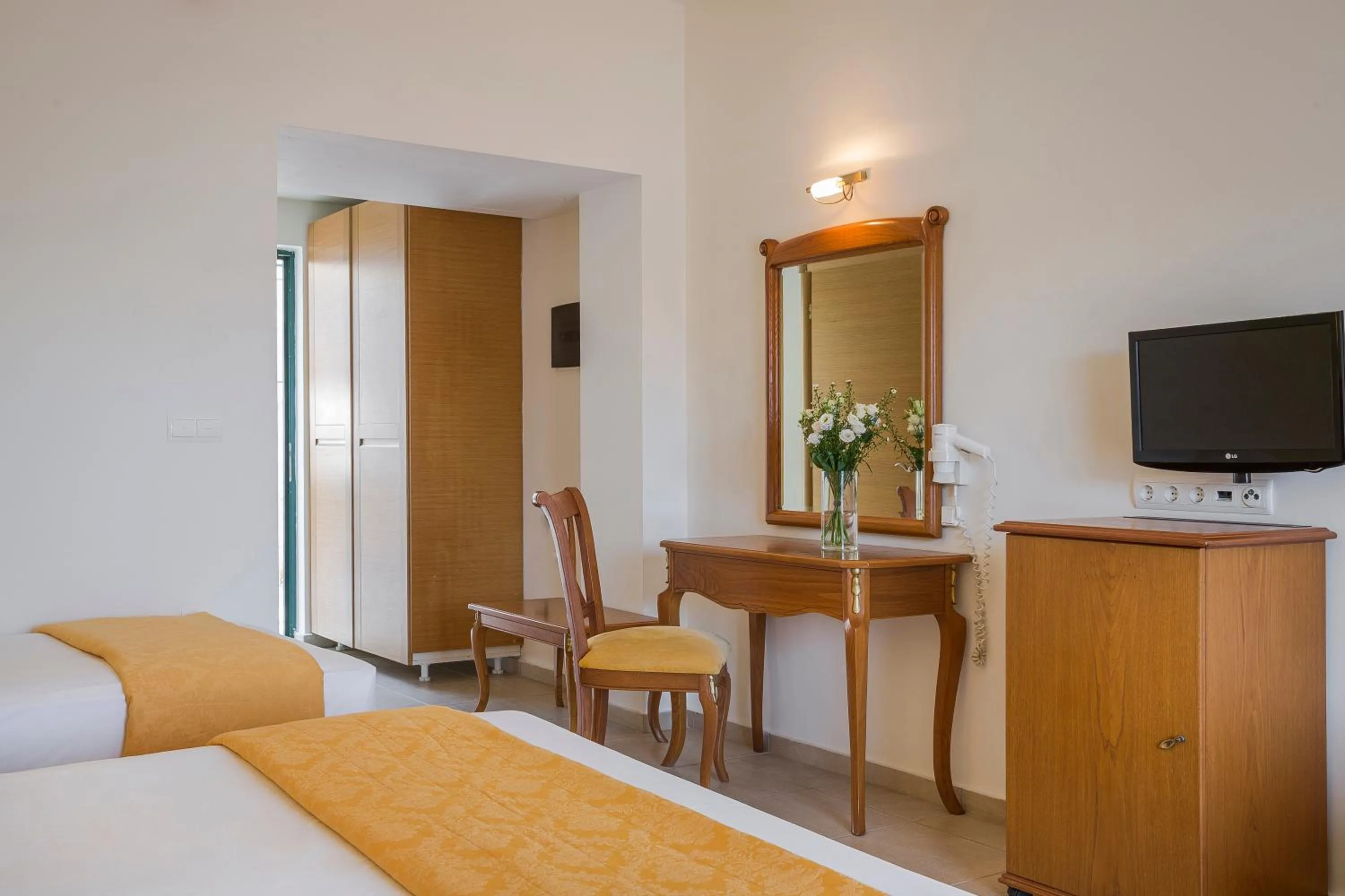 Photo of the whole room, Bed in Kefalonia Bay Palace