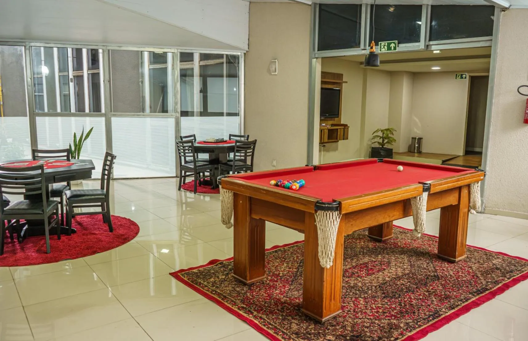 Game Room in Hotel Nacional Inn Porto Alegre - by Nacional Inn - Próximo à Arena do Grêmio, Parque Harmonia e Réveillon na Orla do Guaíba