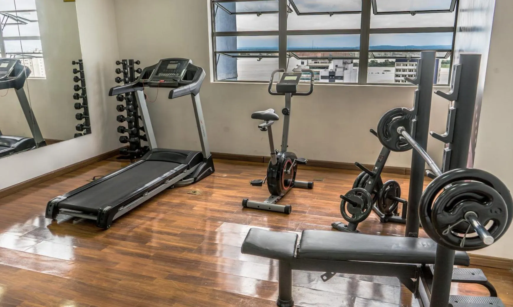 Fitness centre/facilities in Hotel Nacional Inn Porto Alegre - by Nacional Inn - Próximo à Arena do Grêmio, Parque Harmonia e Réveillon na Orla do Guaíba