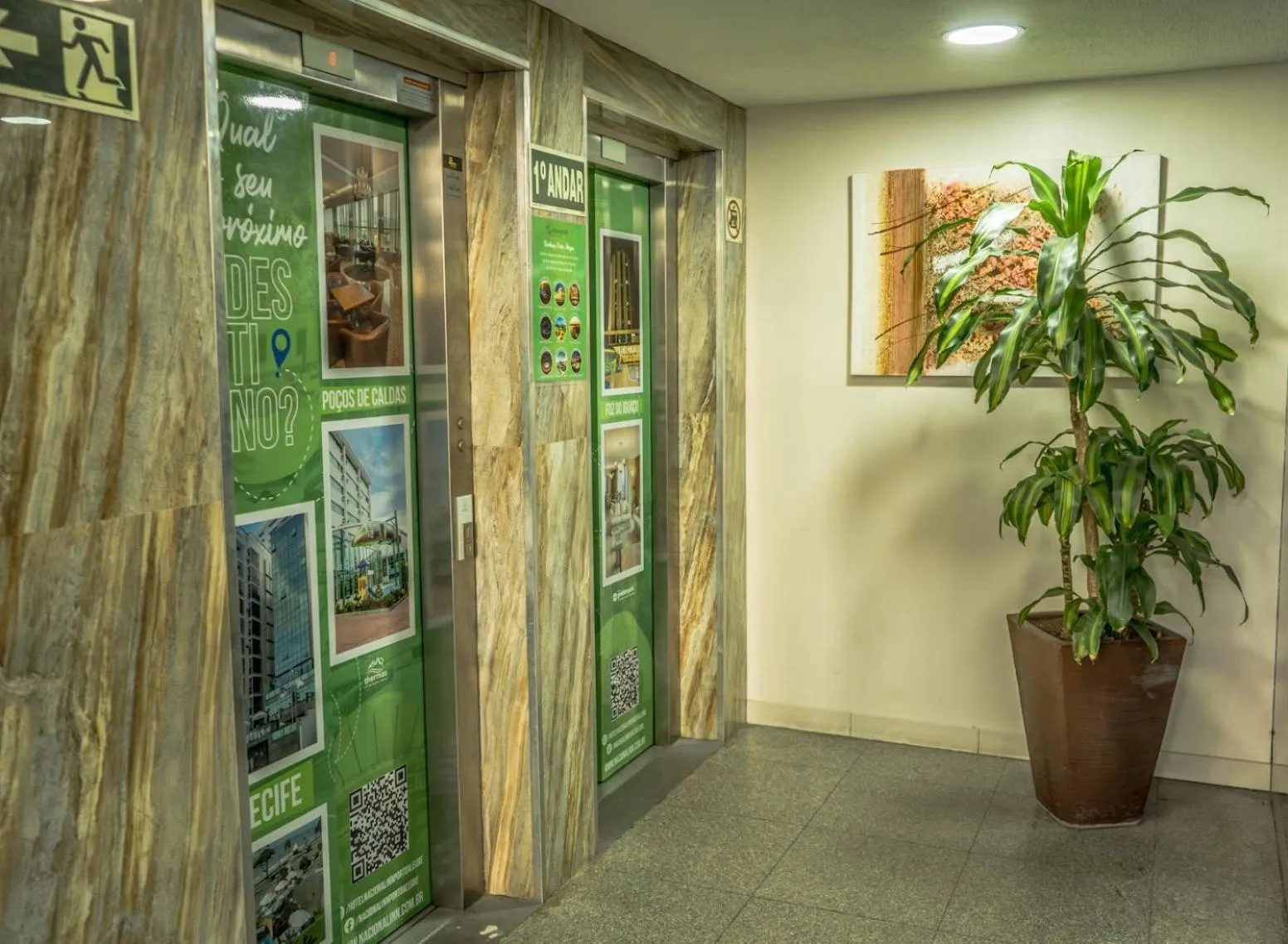 elevator in Hotel Nacional Inn Porto Alegre - by Nacional Inn - Próximo à Arena do Grêmio, Parque Harmonia e Réveillon na Orla do Guaíba