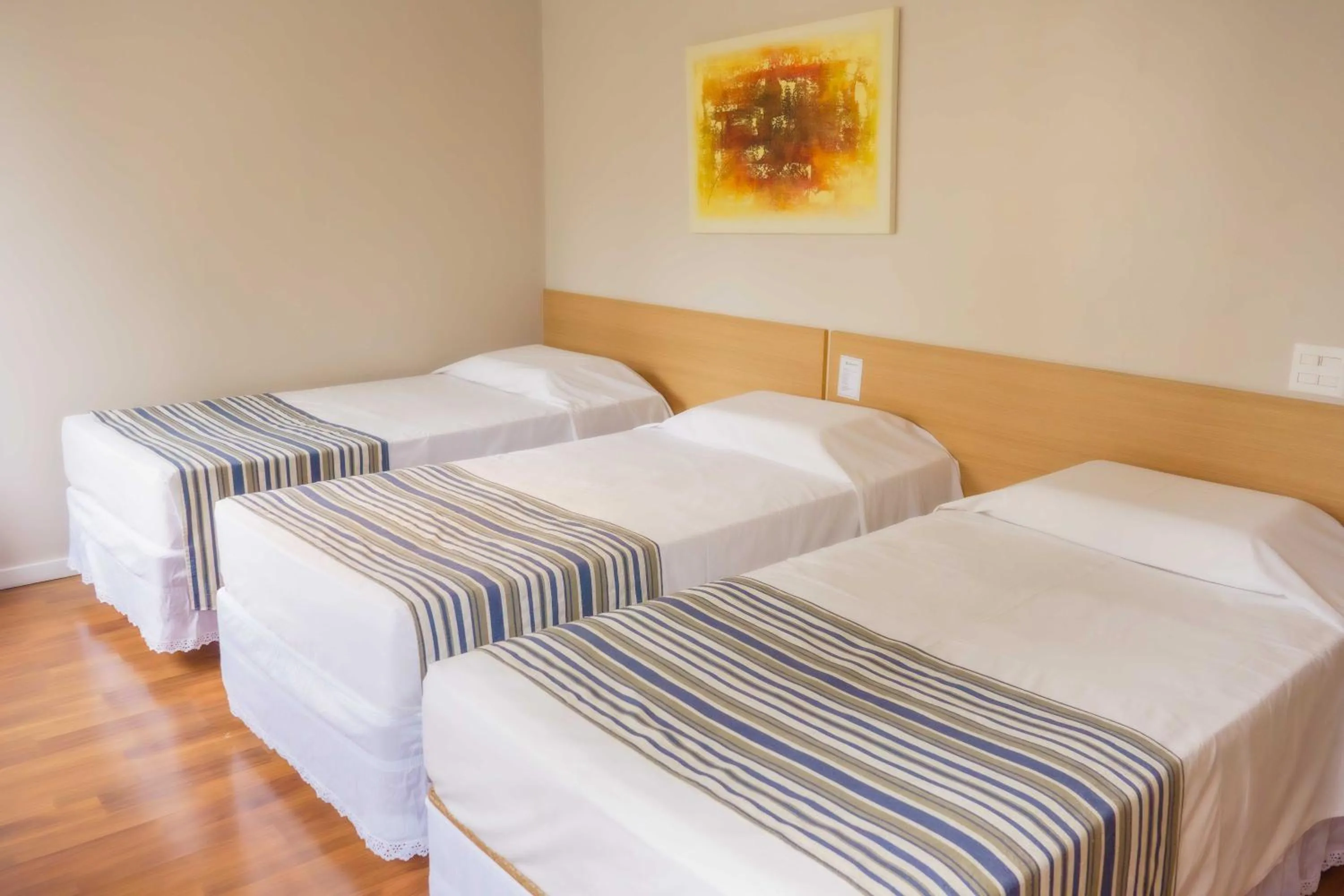 Photo of the whole room, Bed in Hotel Nacional Inn Porto Alegre - by Nacional Inn - Próximo à Arena do Grêmio, Parque Harmonia e Réveillon na Orla do Guaíba