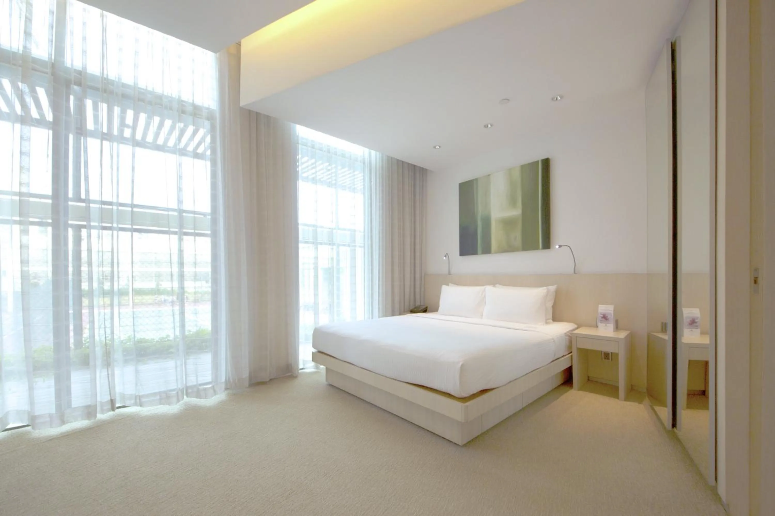 Bed in Grand Copthorne Waterfront