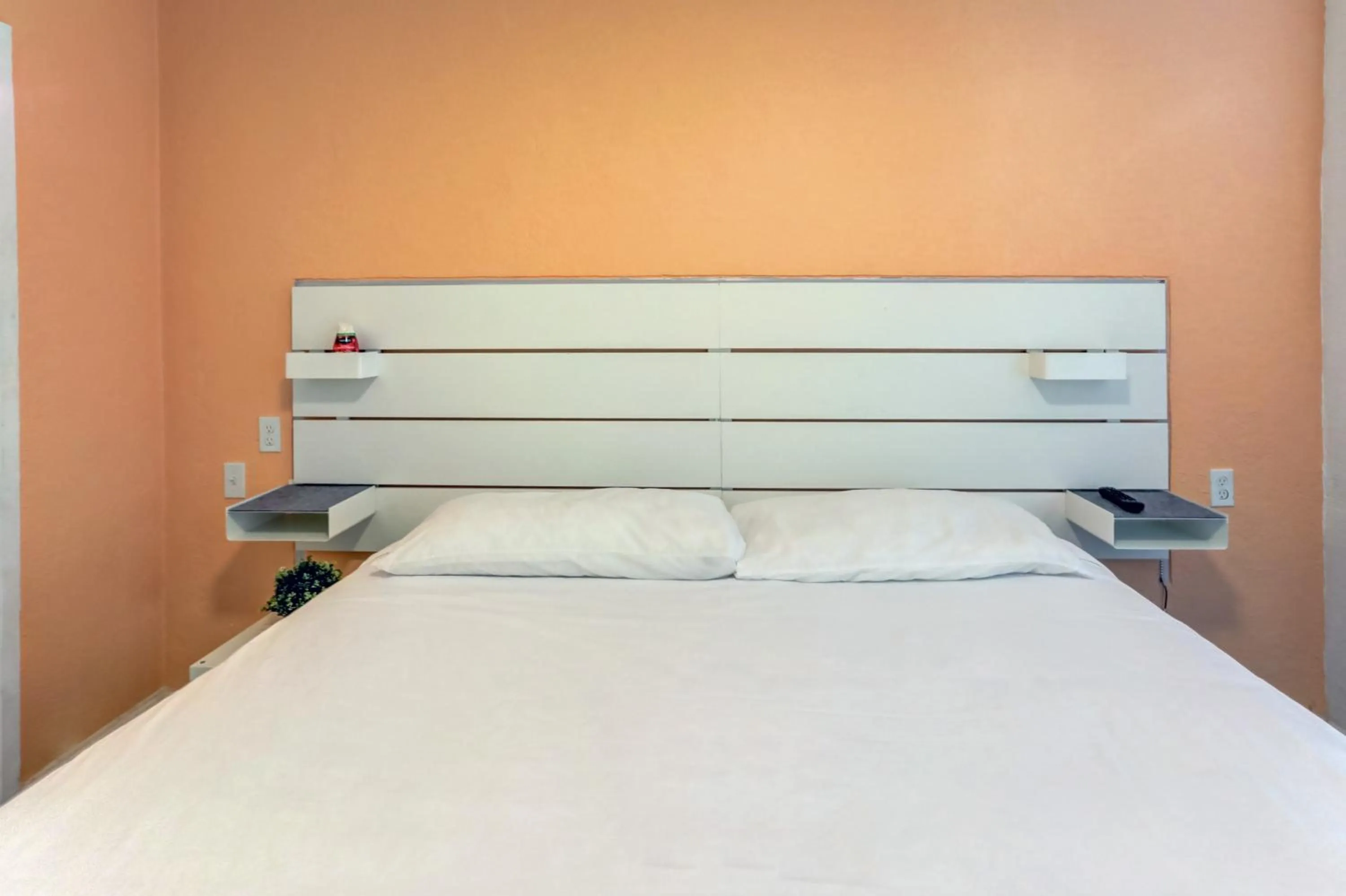 Bed in Beach and Town Motel