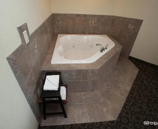 Hot Tub in La Quinta by Wyndham Las Vegas Airport South