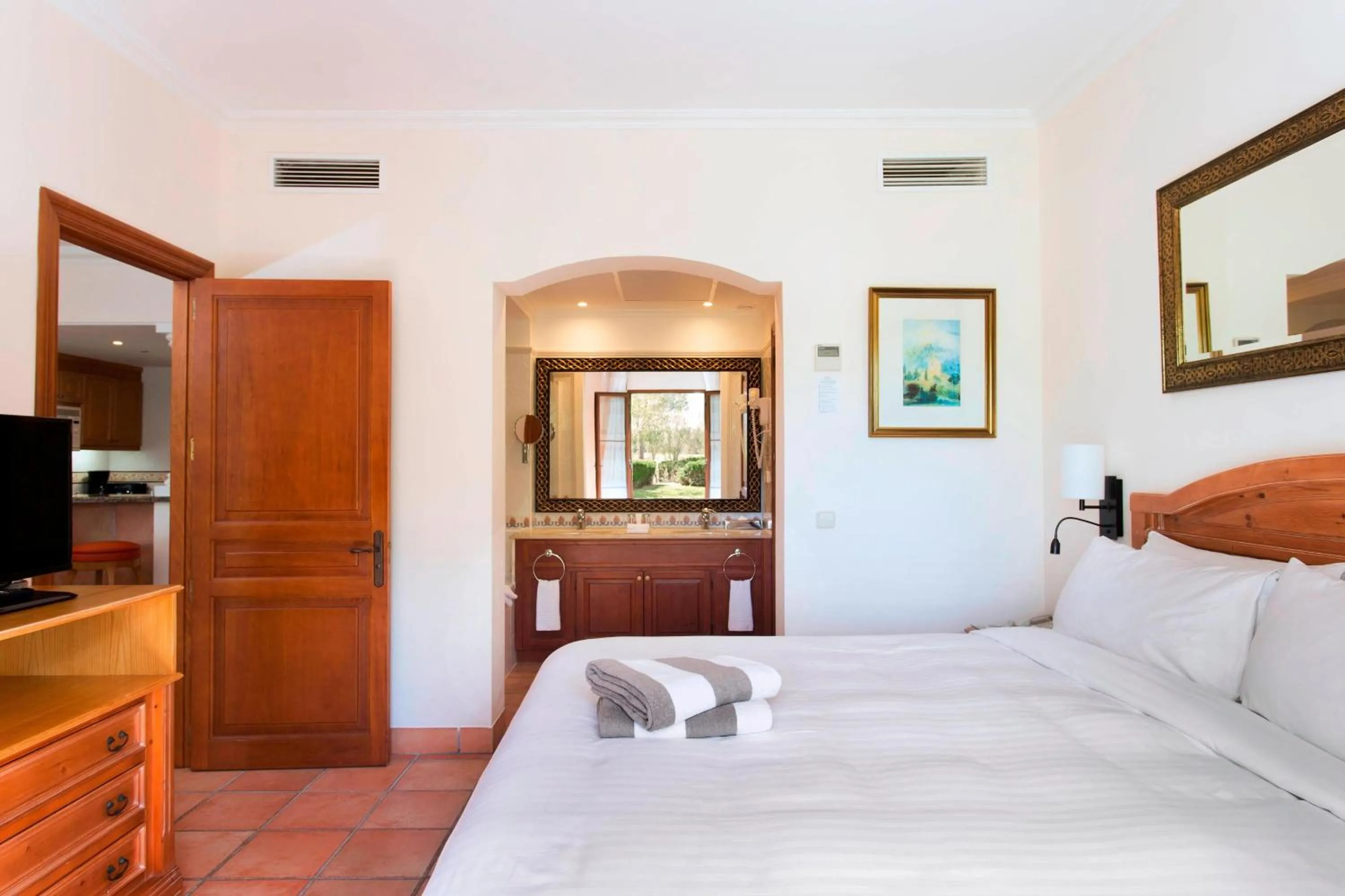 Bedroom, Bed in Marriott’s Club Son Antem