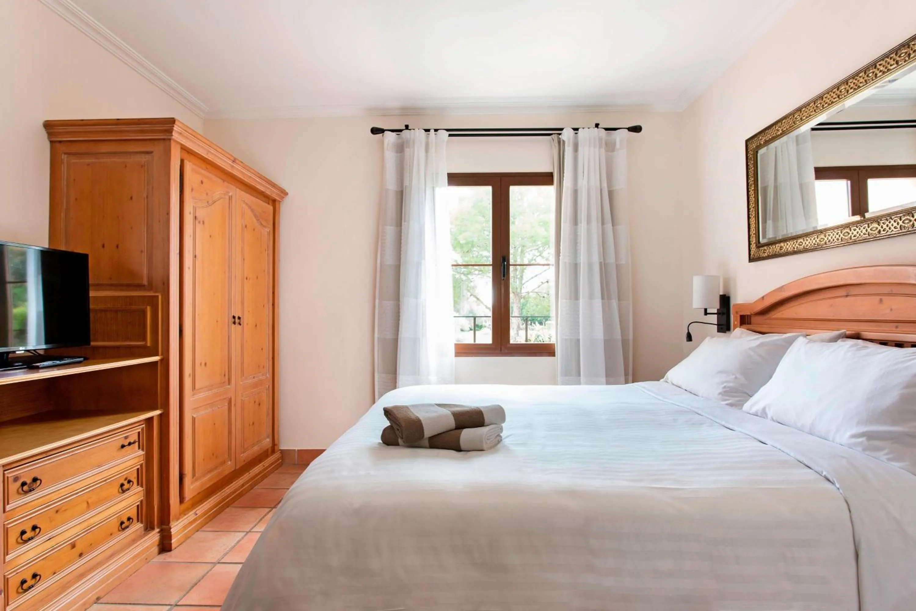 Bedroom, Bed in Marriott’s Club Son Antem