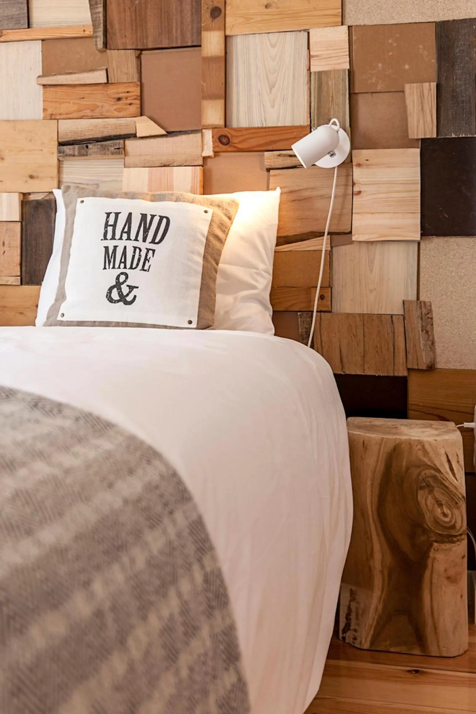 Bedroom, Bed in Bairro Alto Studio Apartments - by LU Holidays