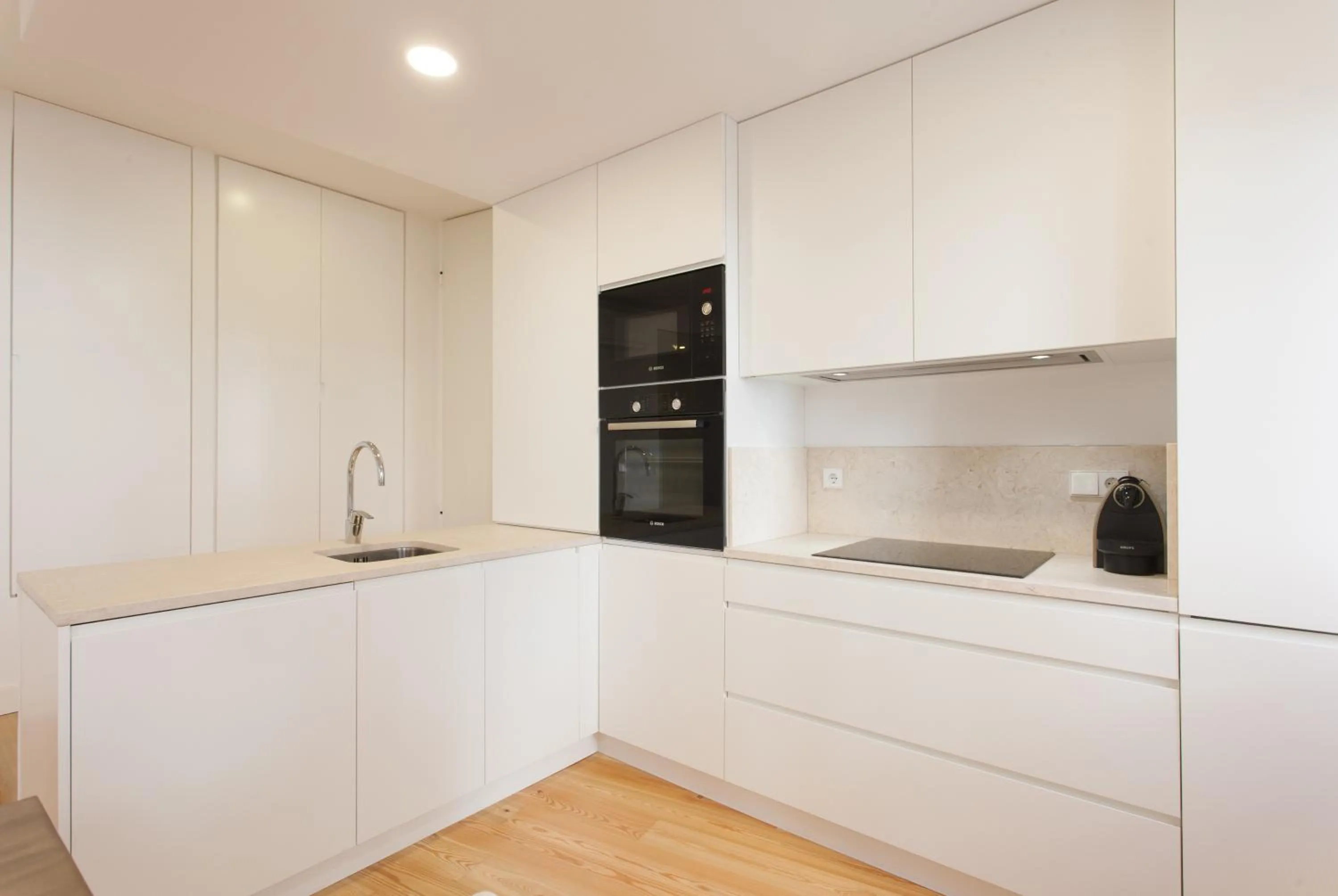 Kitchen or kitchenette in Mouraria Blue Three-Bedroom Apartment w/ Parking - by LU Holidays