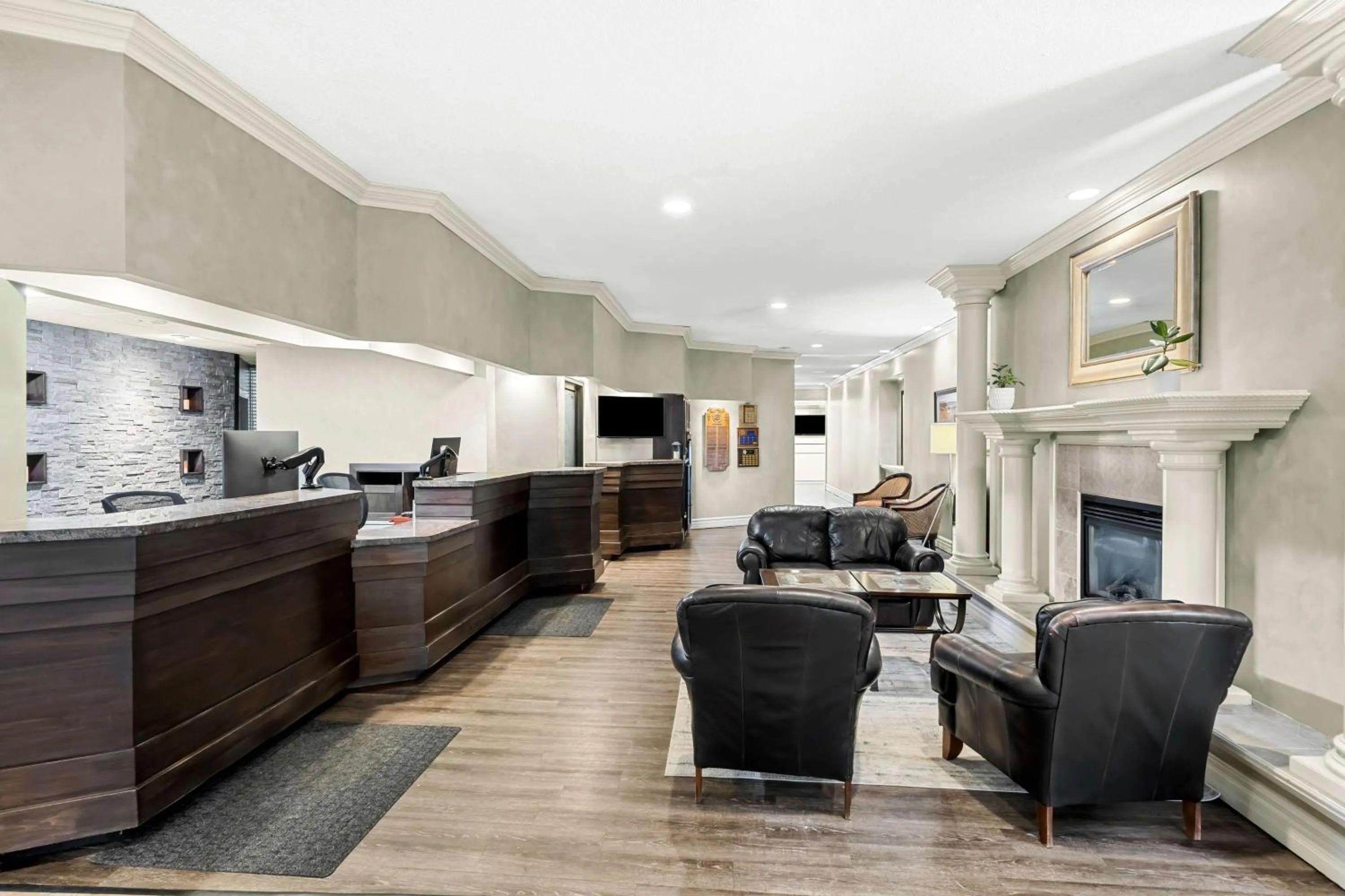 Lobby or reception in Best Western Plus Mariposa Inn & Conference Centre